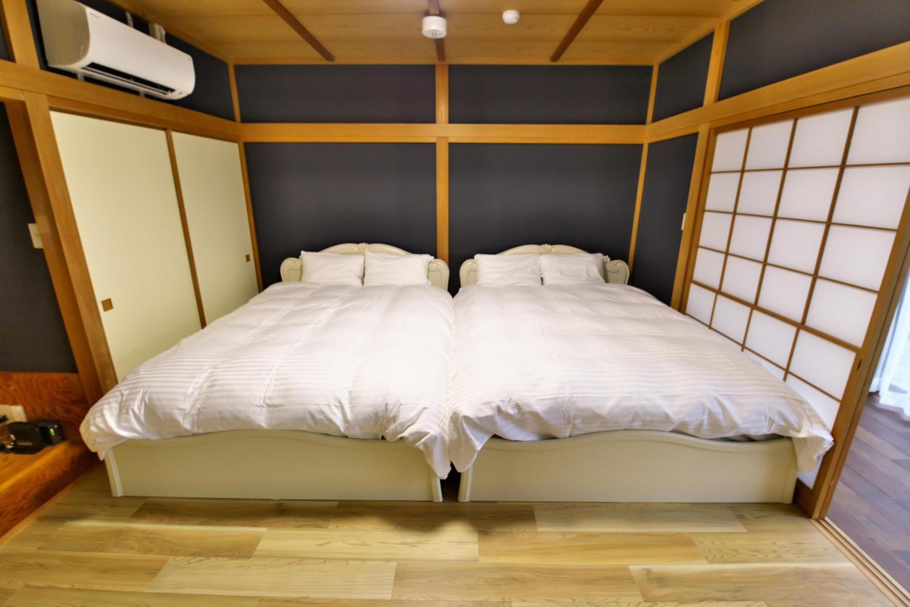 Four-Bedroom House - Photo 2