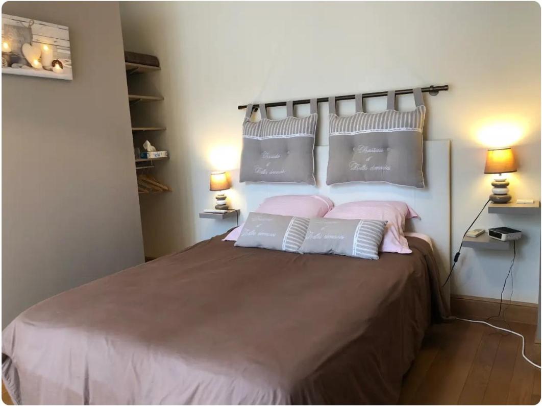 Deluxe Double Room with Shower - Photo 8