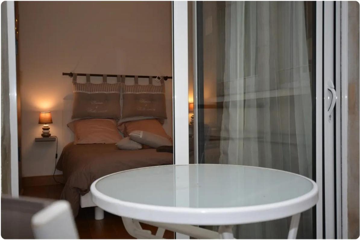 Deluxe Double Room with Shower - Photo 10