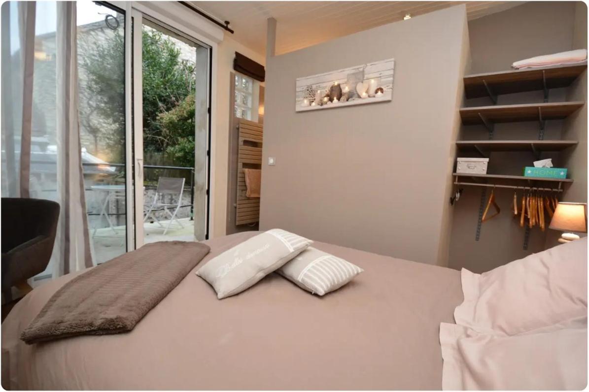 Deluxe Double Room with Shower - Photo 5