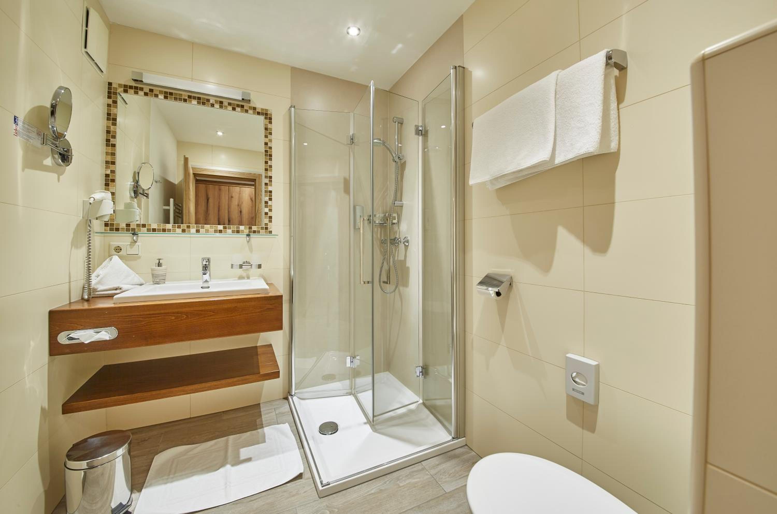 Superior Double Room with Balcony - Photo 11