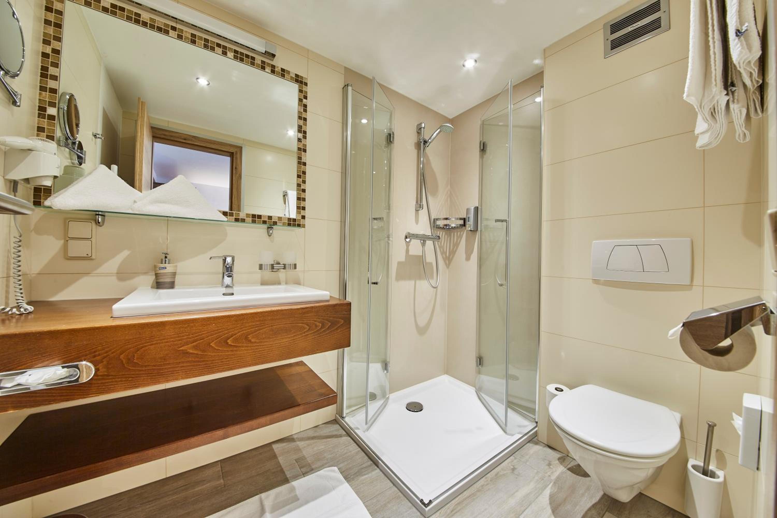 Superior Double Room with Balcony - Photo 9