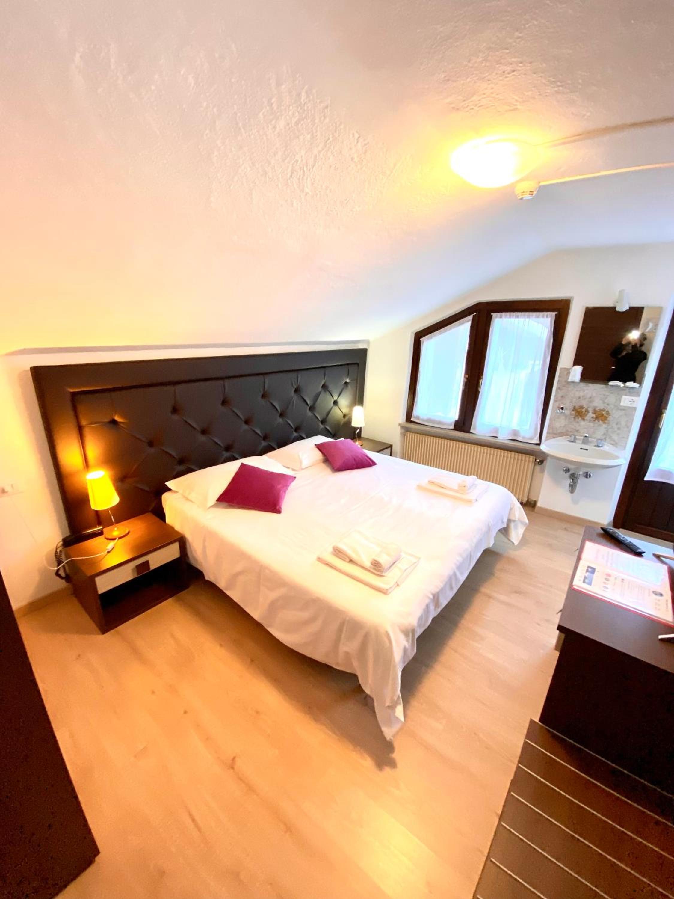Double Room with Private External Bathroom photo 1
