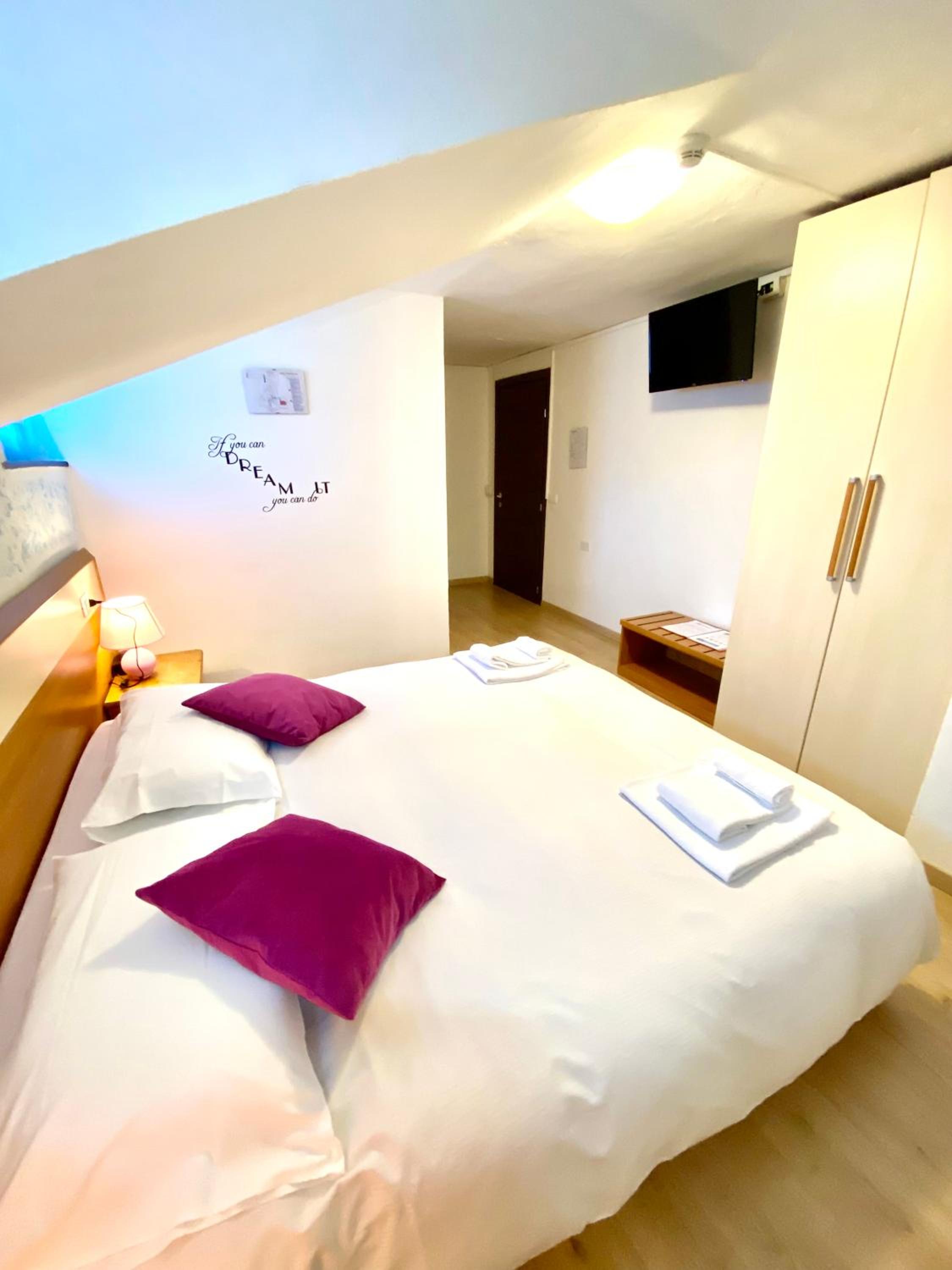 Double Room - Photo 35