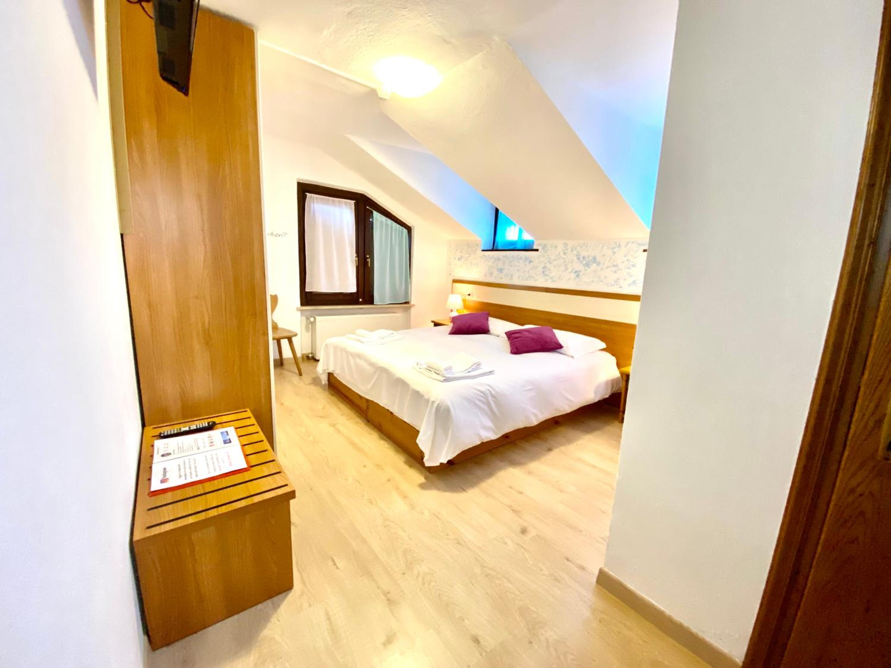 Double Room - Photo 11