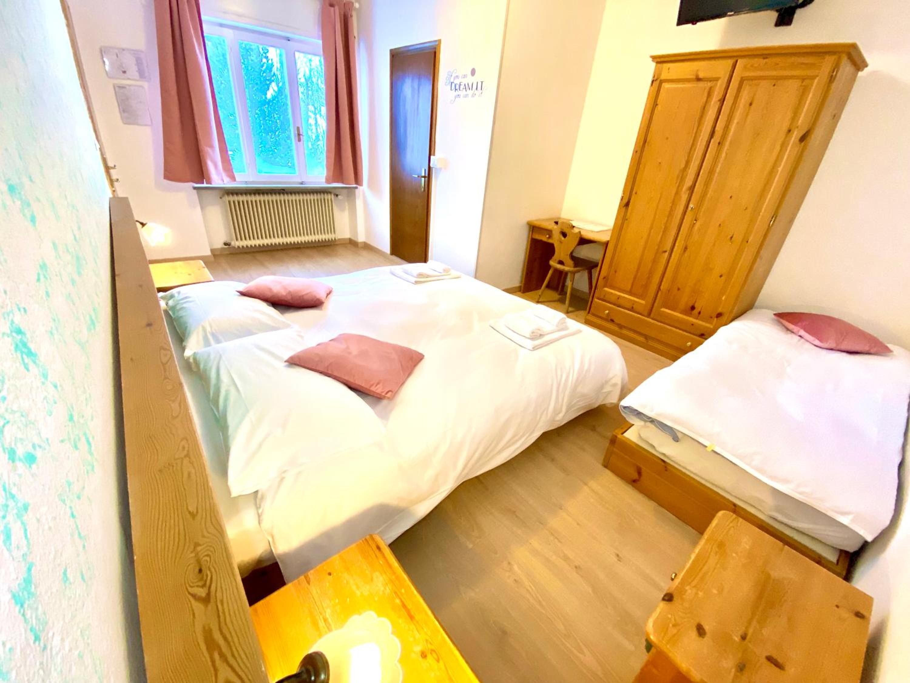 Triple Room - Photo 12