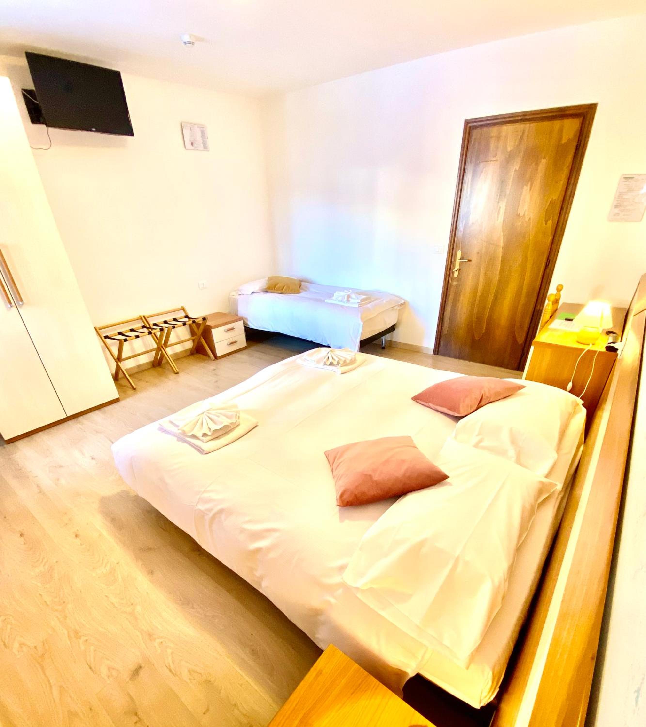 Triple Room - Photo 9
