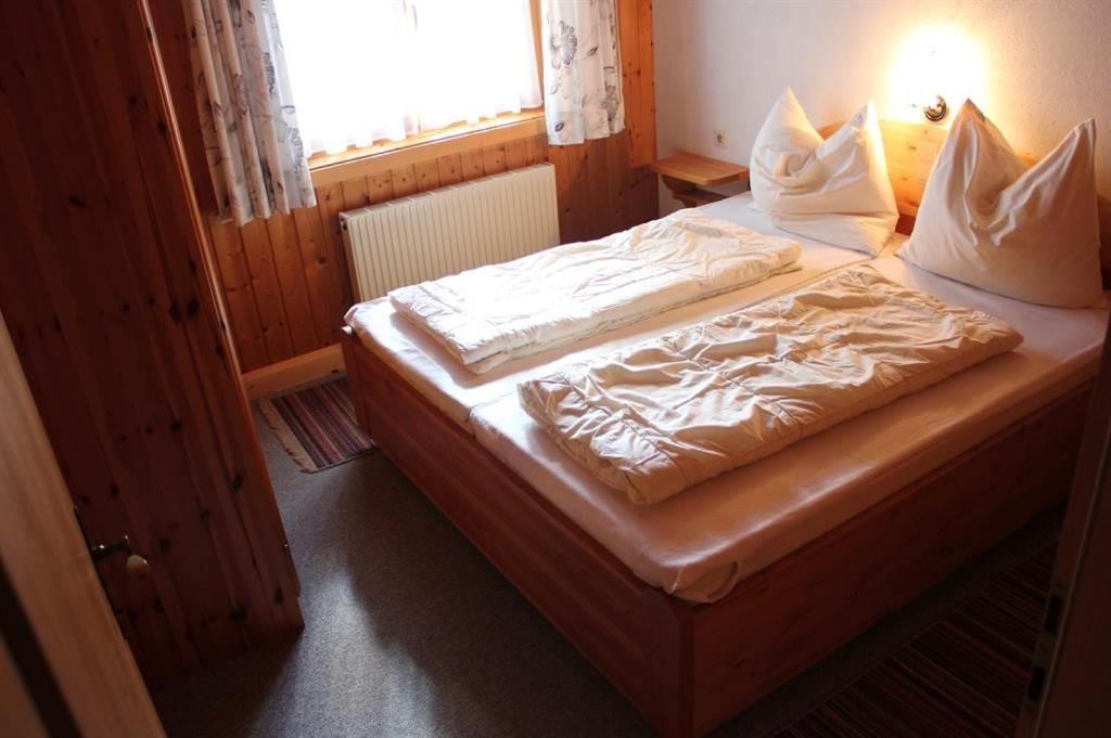 One-Bedroom Apartment with Shower photo 1