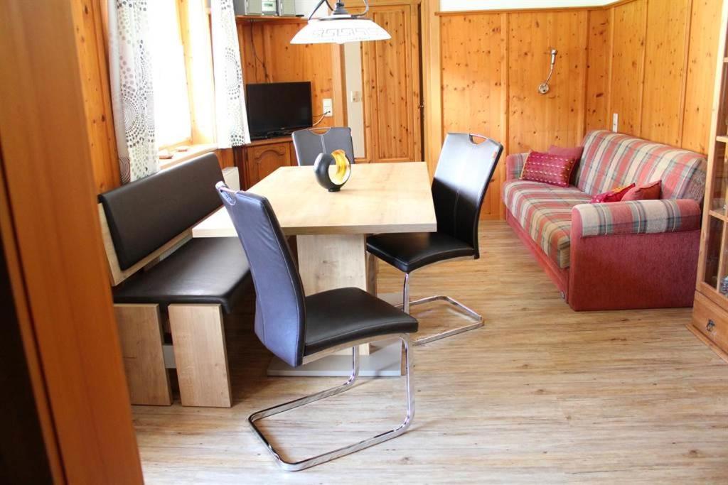 Two-Bedroom Apartment with Shower photo 2