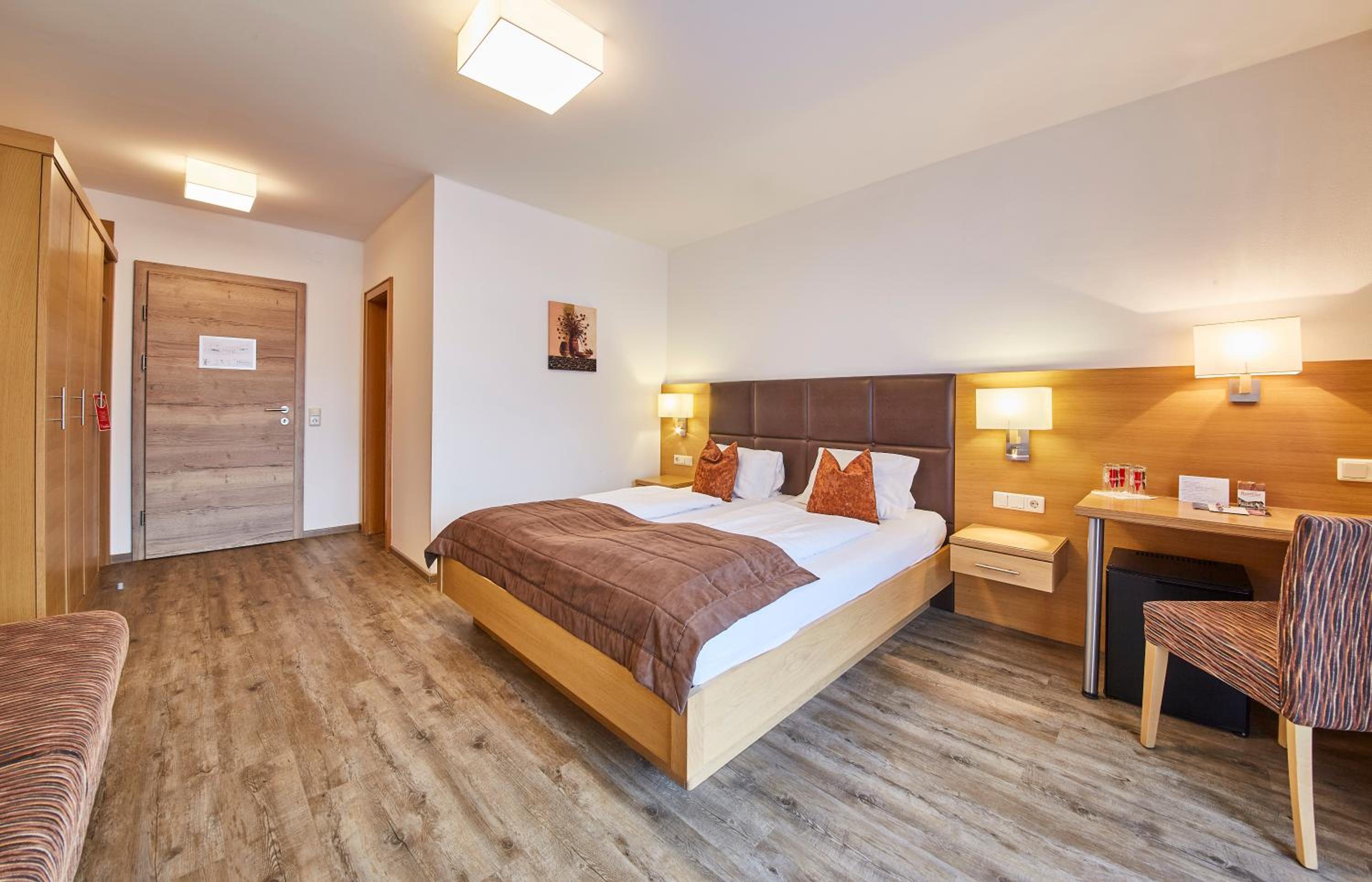 Superior Double Room with Balcony - Photo 10