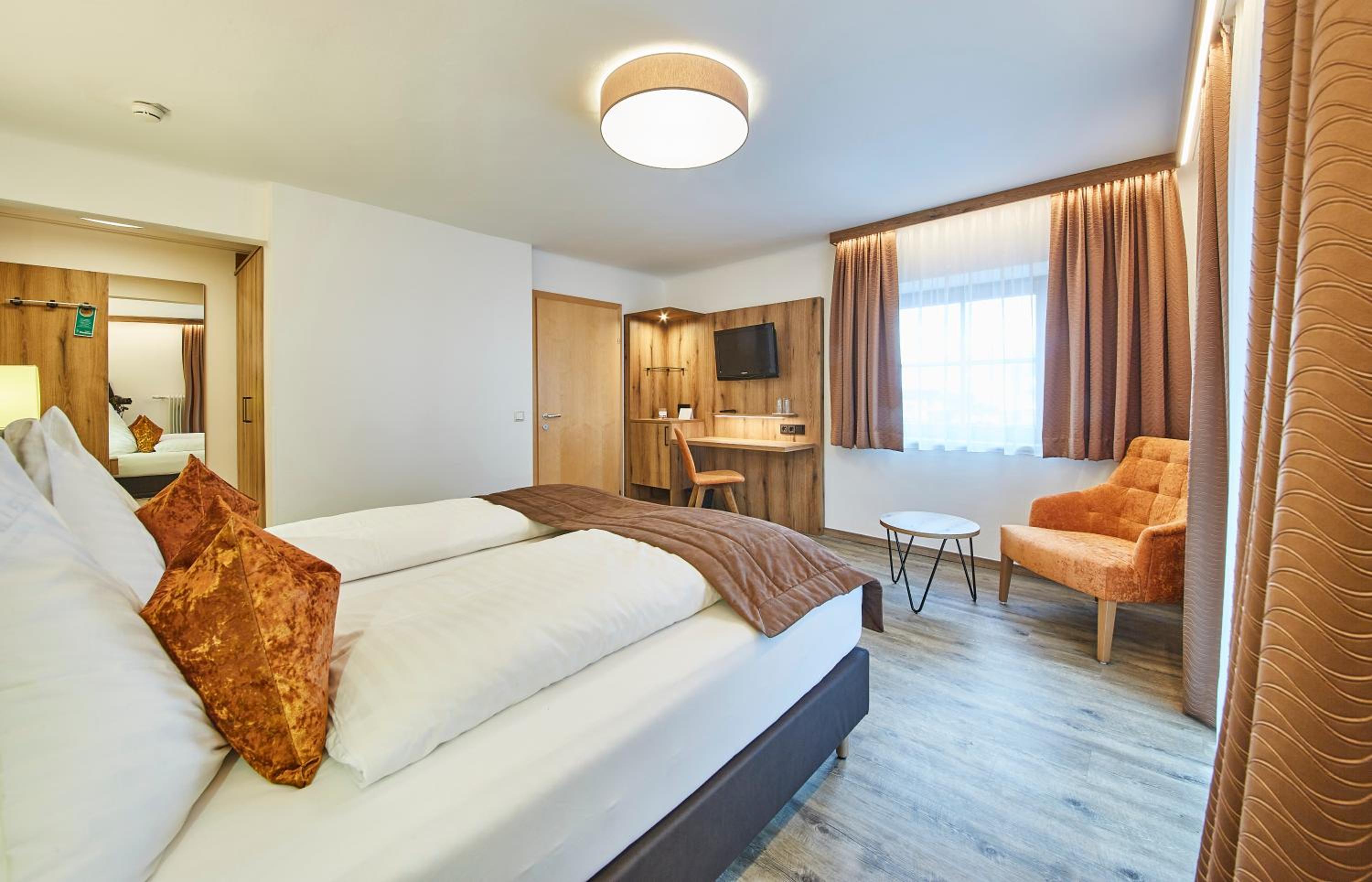 Superior Double Room with Balcony - Photo 6