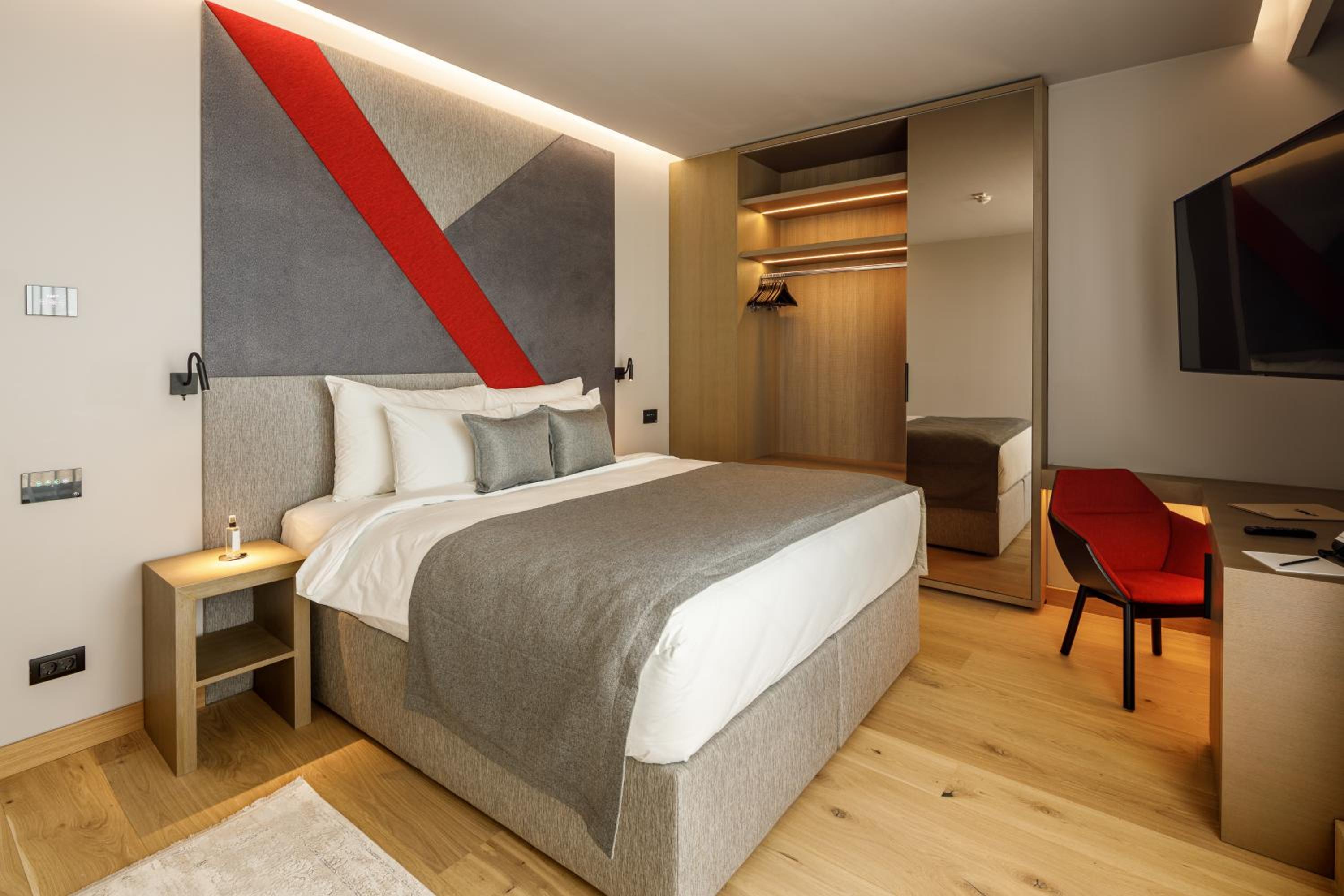 The Qosmo Suite - Photo 1