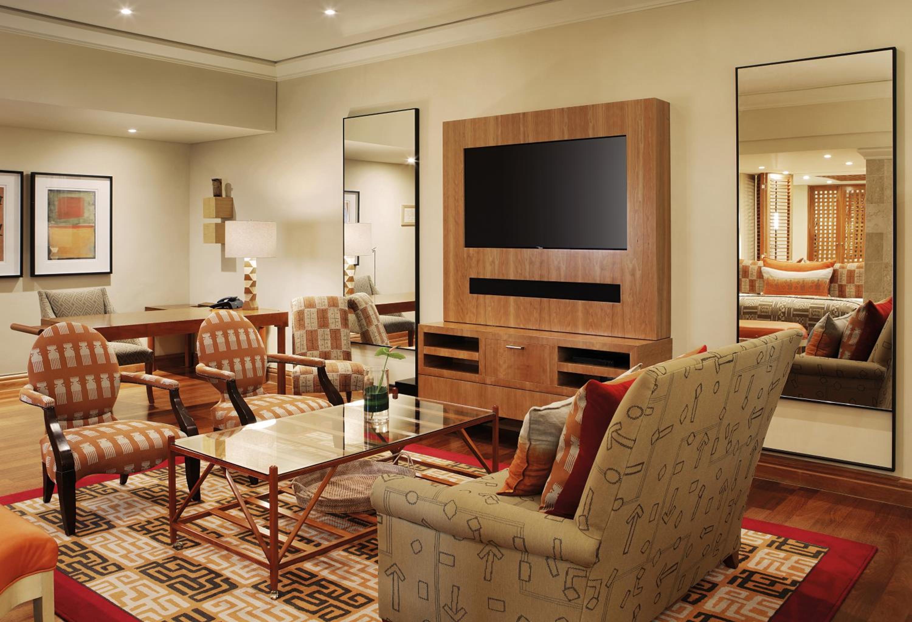 Luxury Suite - Photo 2