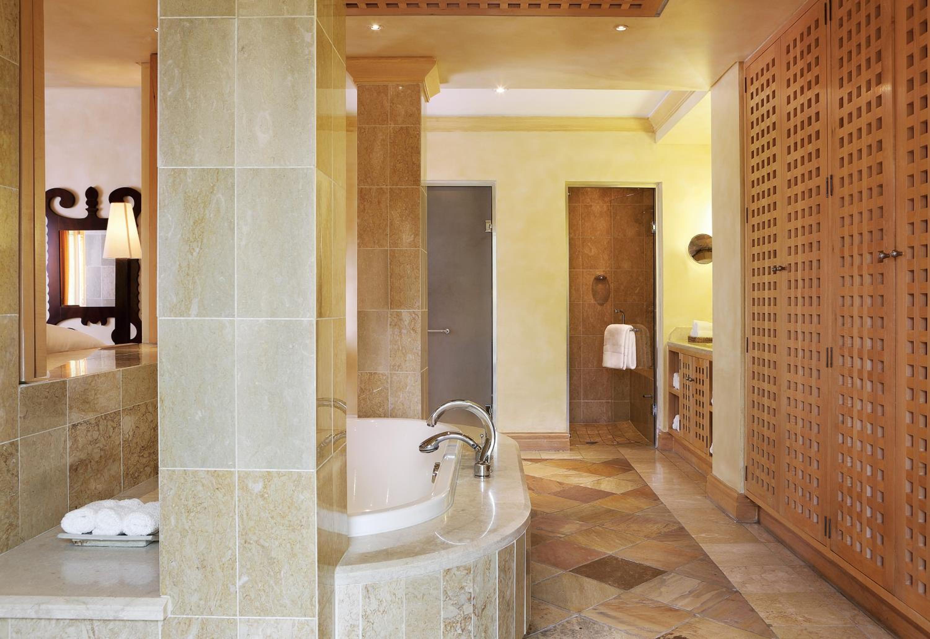 Luxury Suite - Photo 3