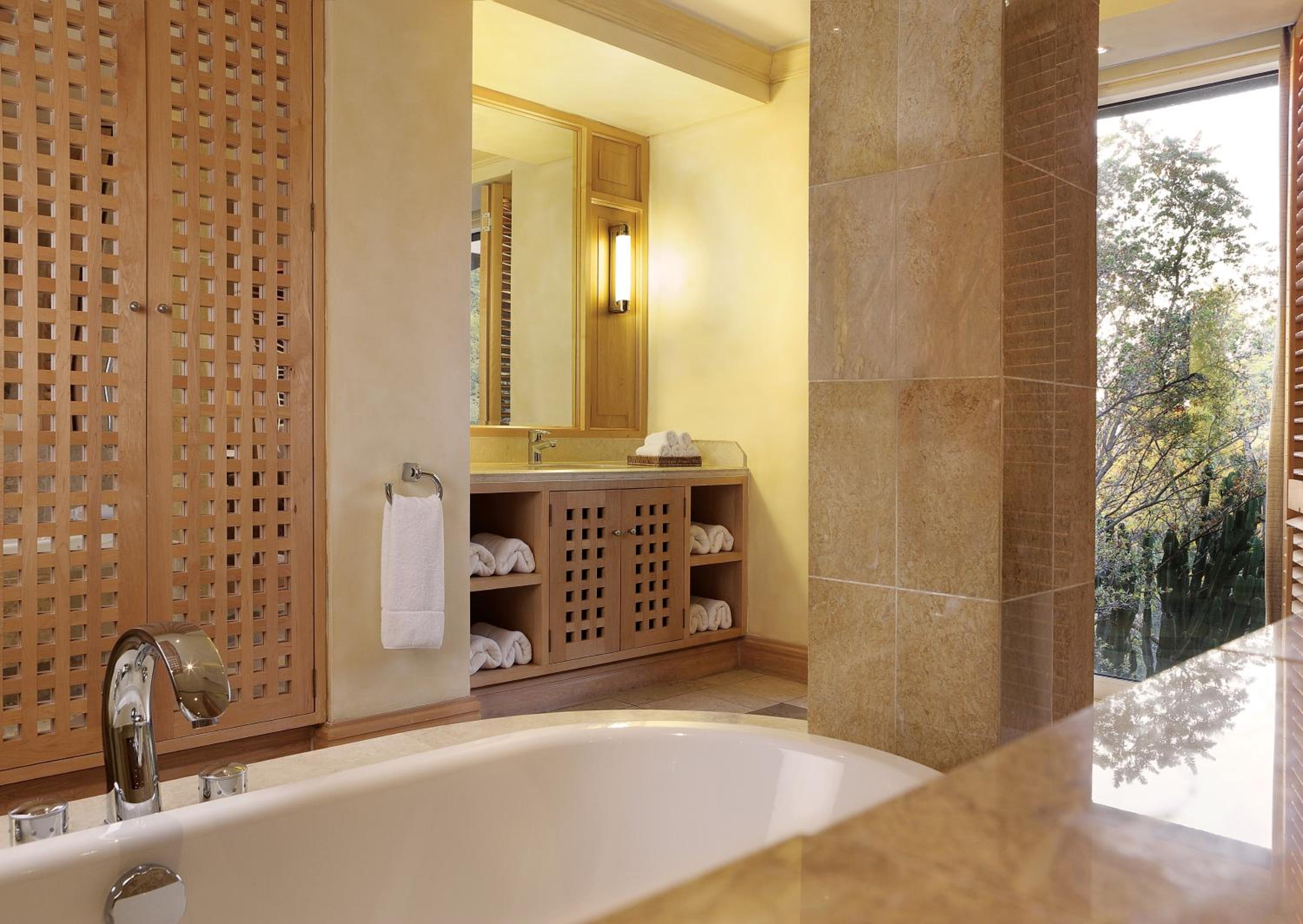 Luxury Suite - Photo 4