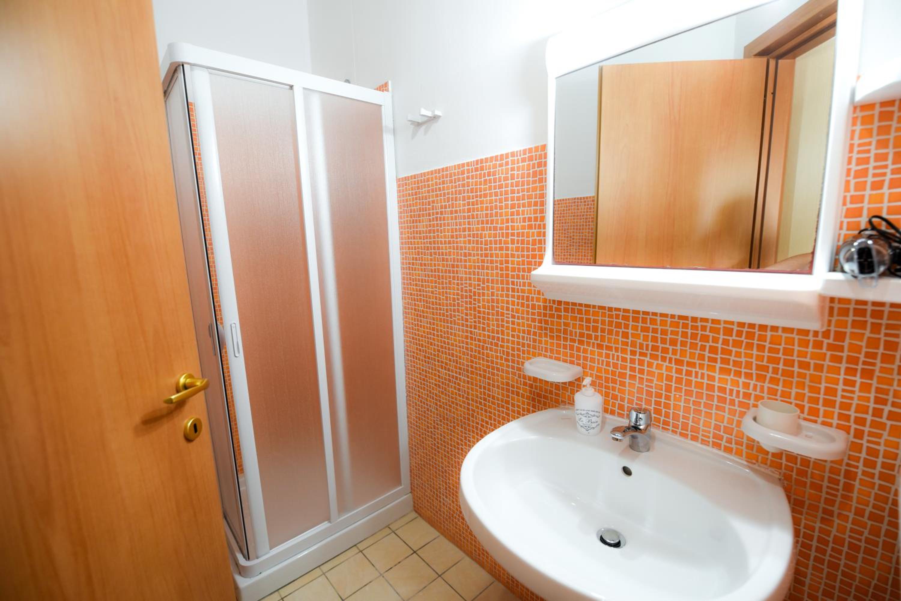 Studio (2 Adults) - Photo 7