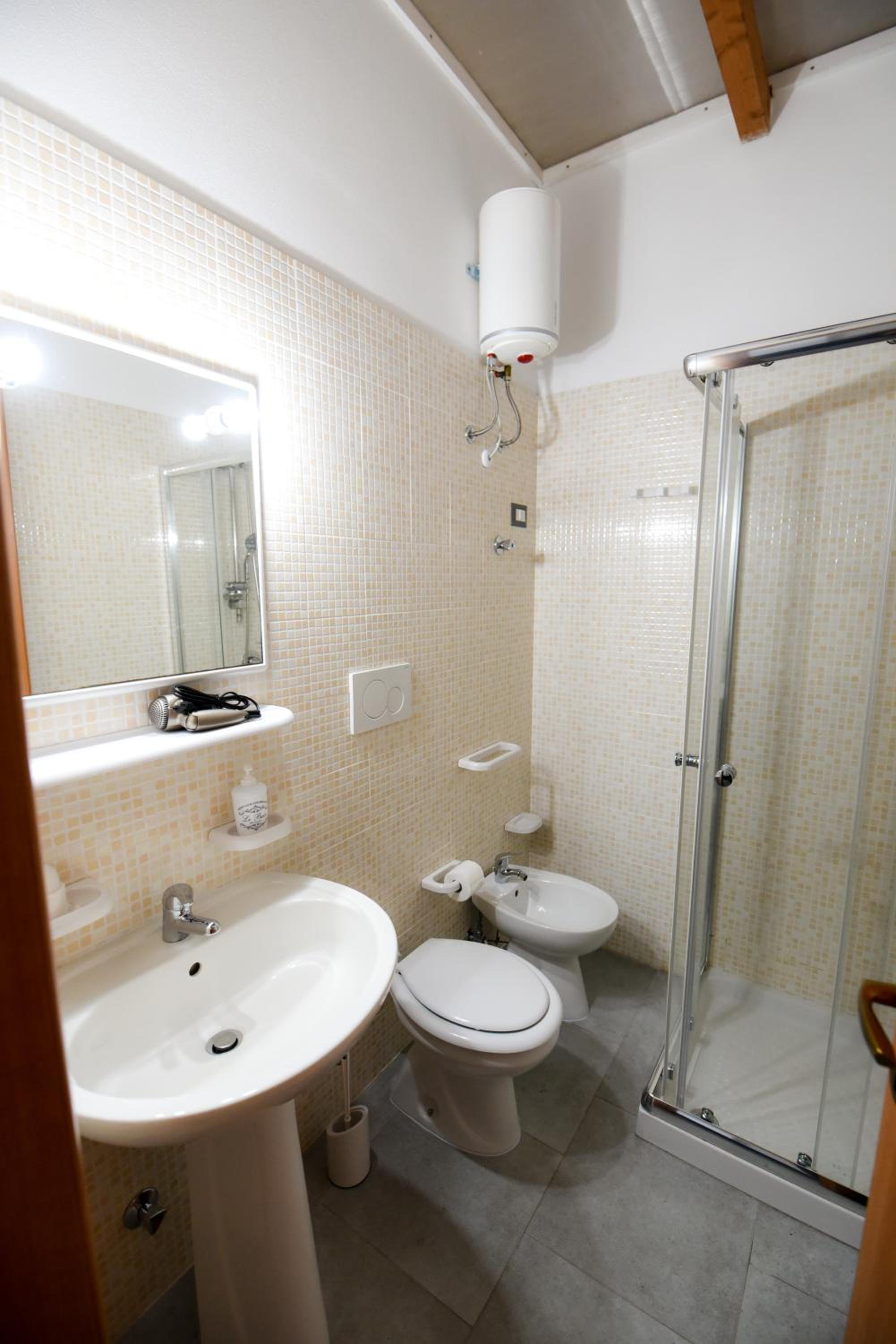 Studio (4 Adults) - Photo 25