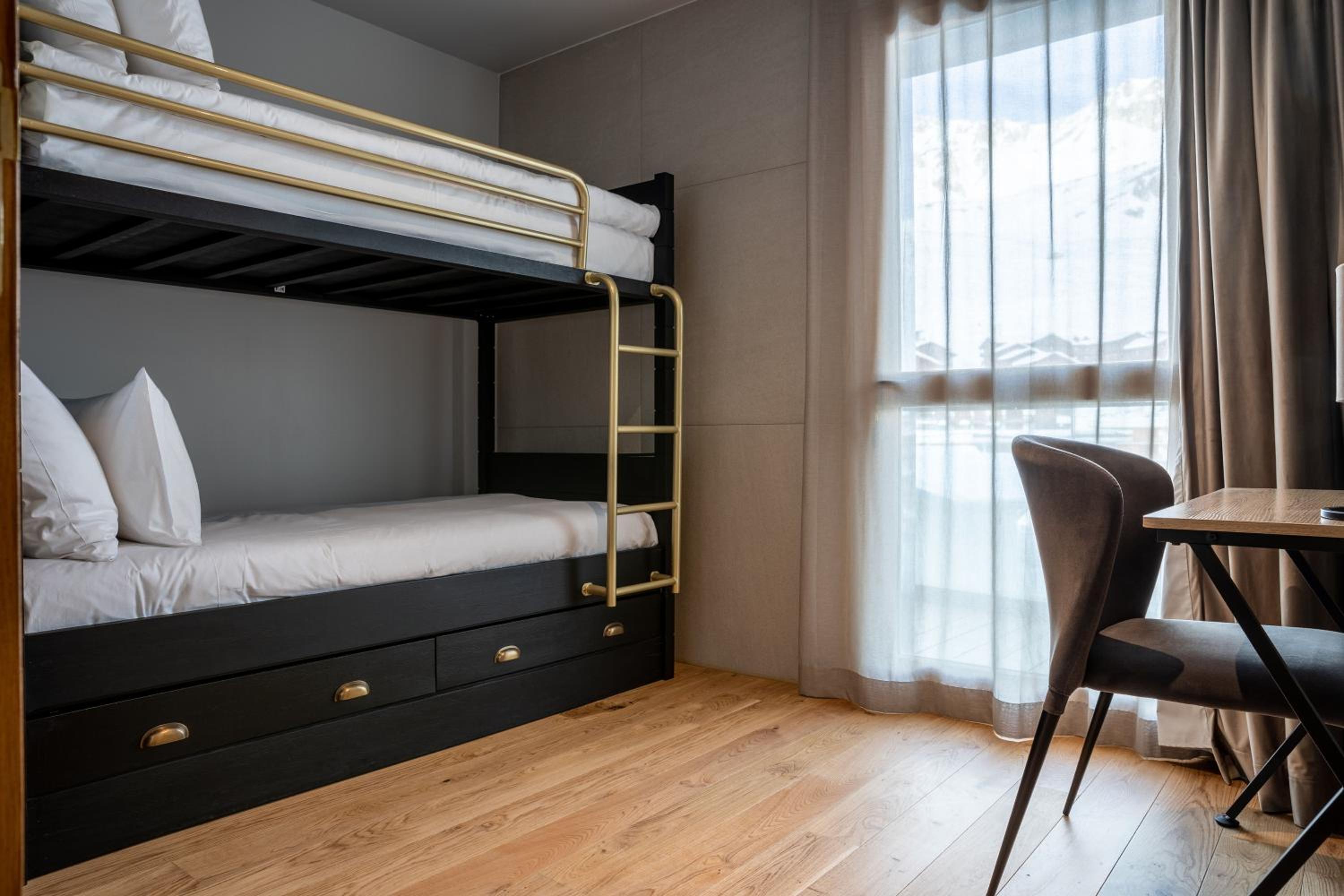 Suite with Mountain View