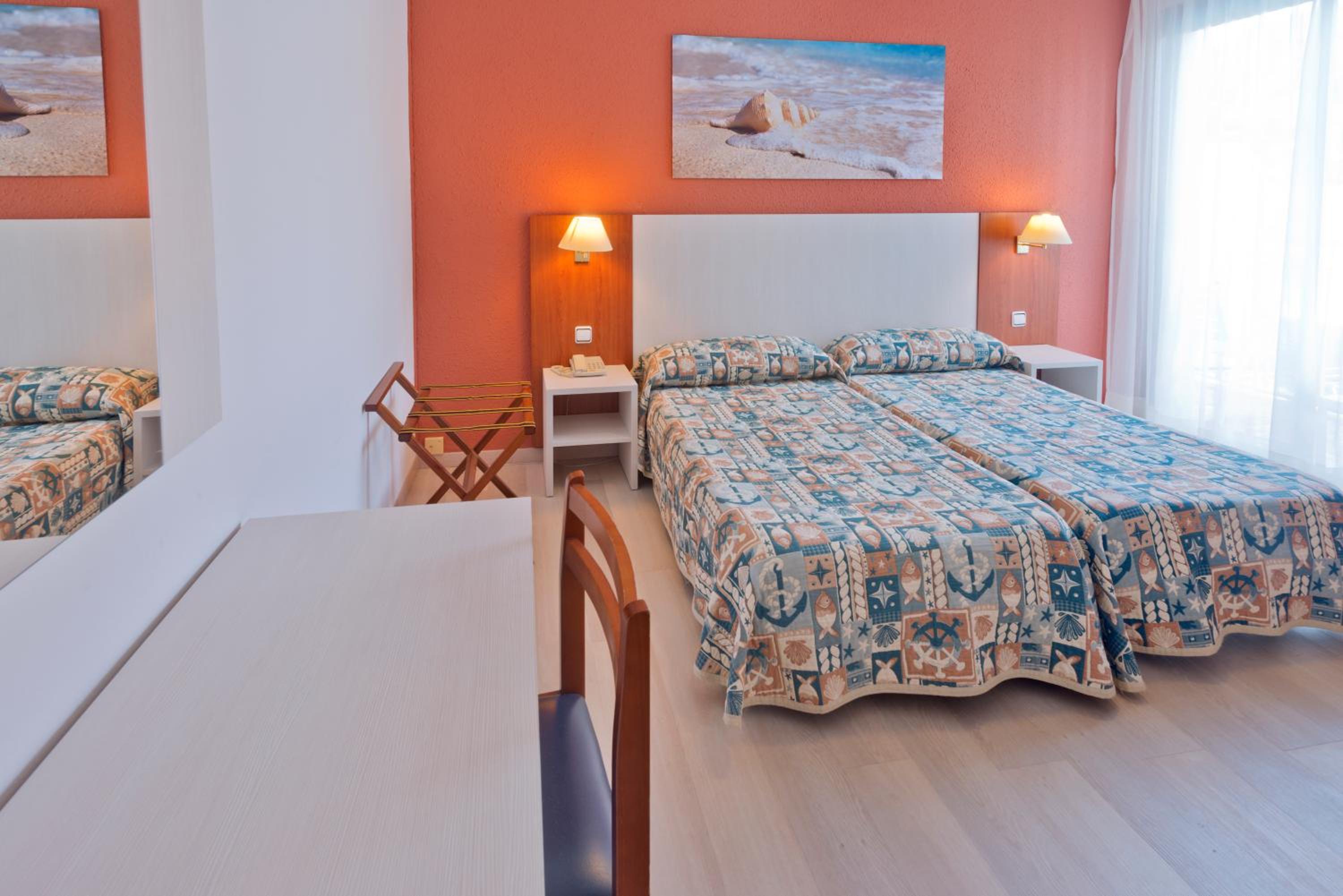Double or Twin Room with Balcony - Photo 7