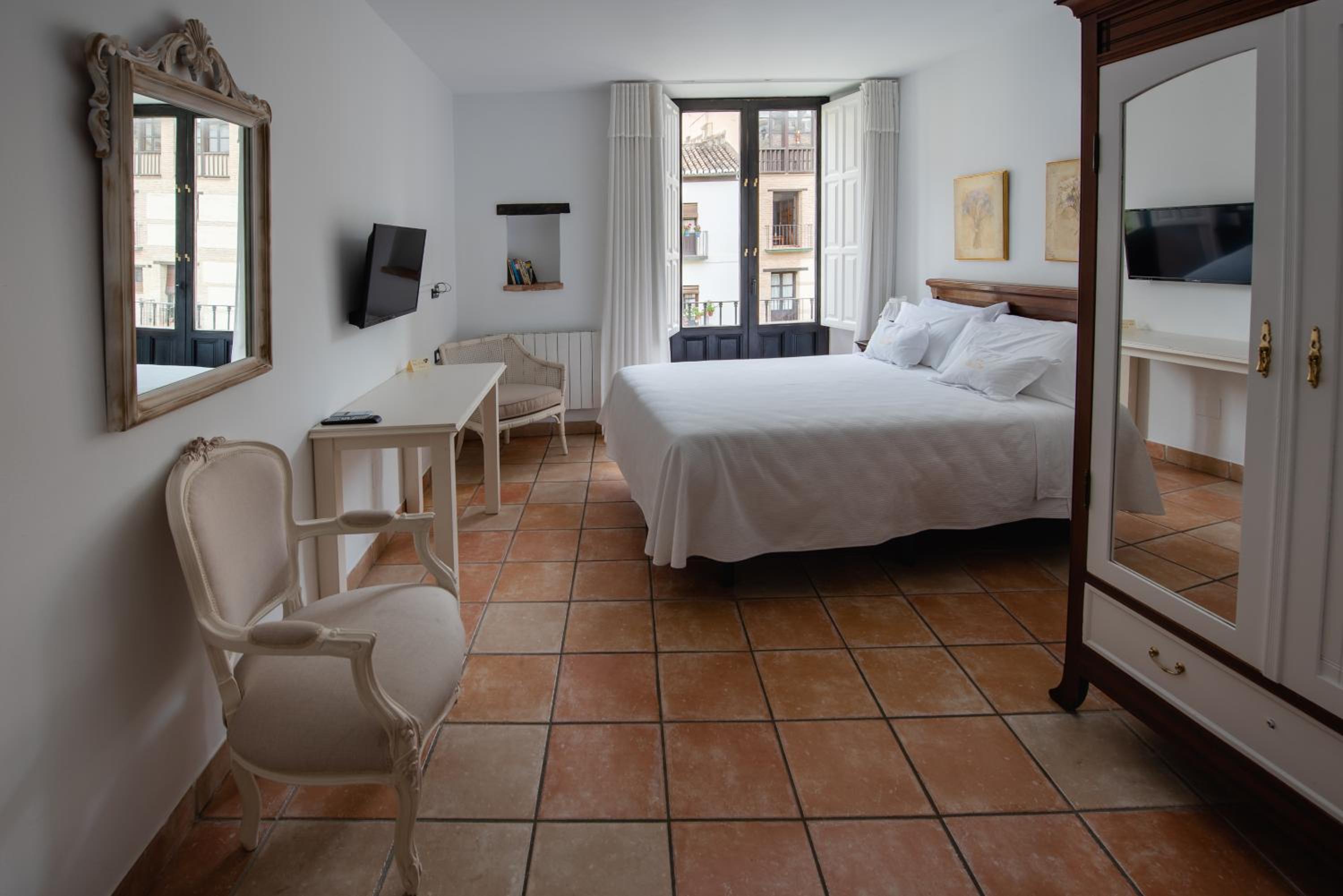 Double Room with Alhambra Views - Photo 3