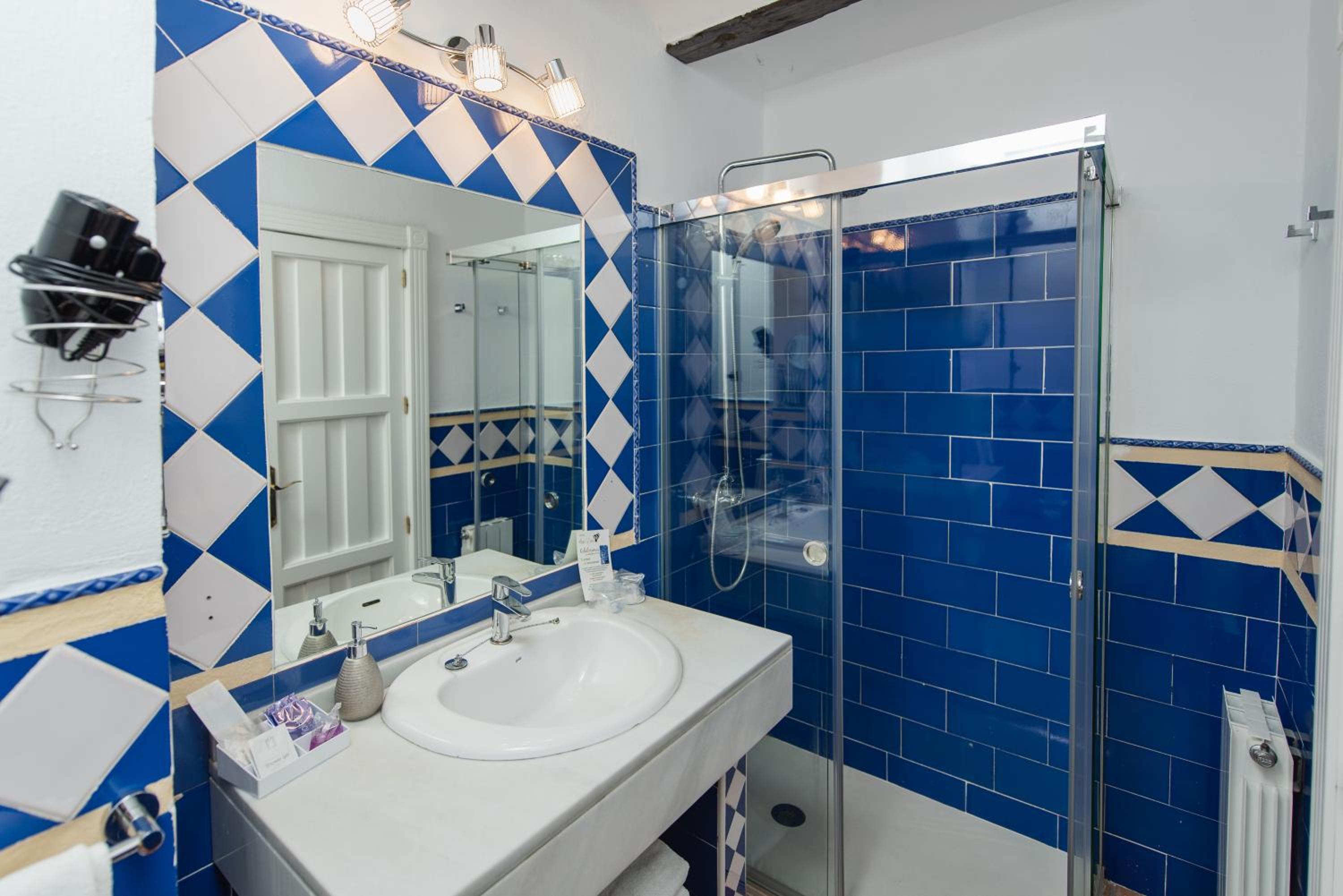 Double Room with Alhambra Views - Photo 8