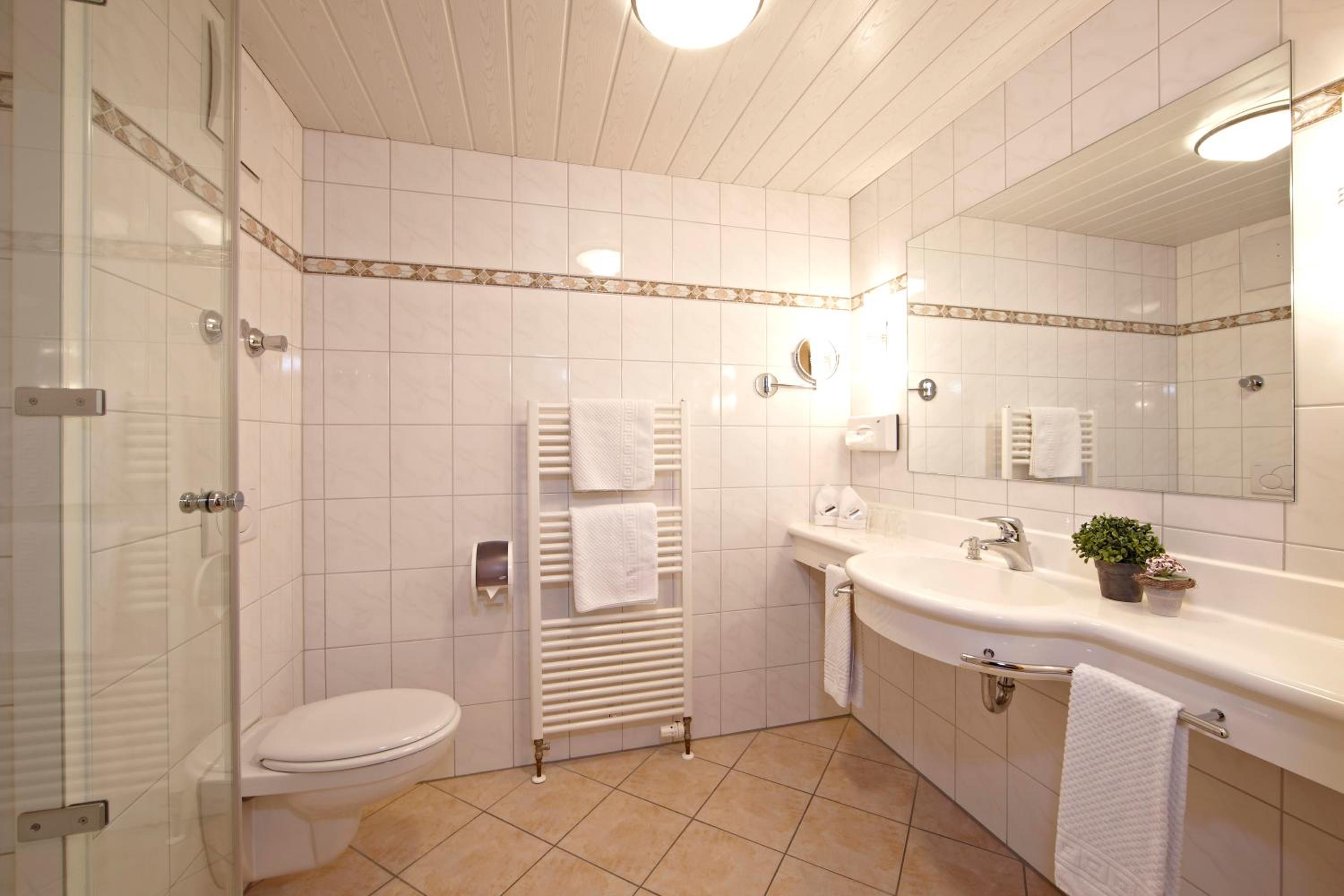 Standard Double Room with Balcony - Photo 2