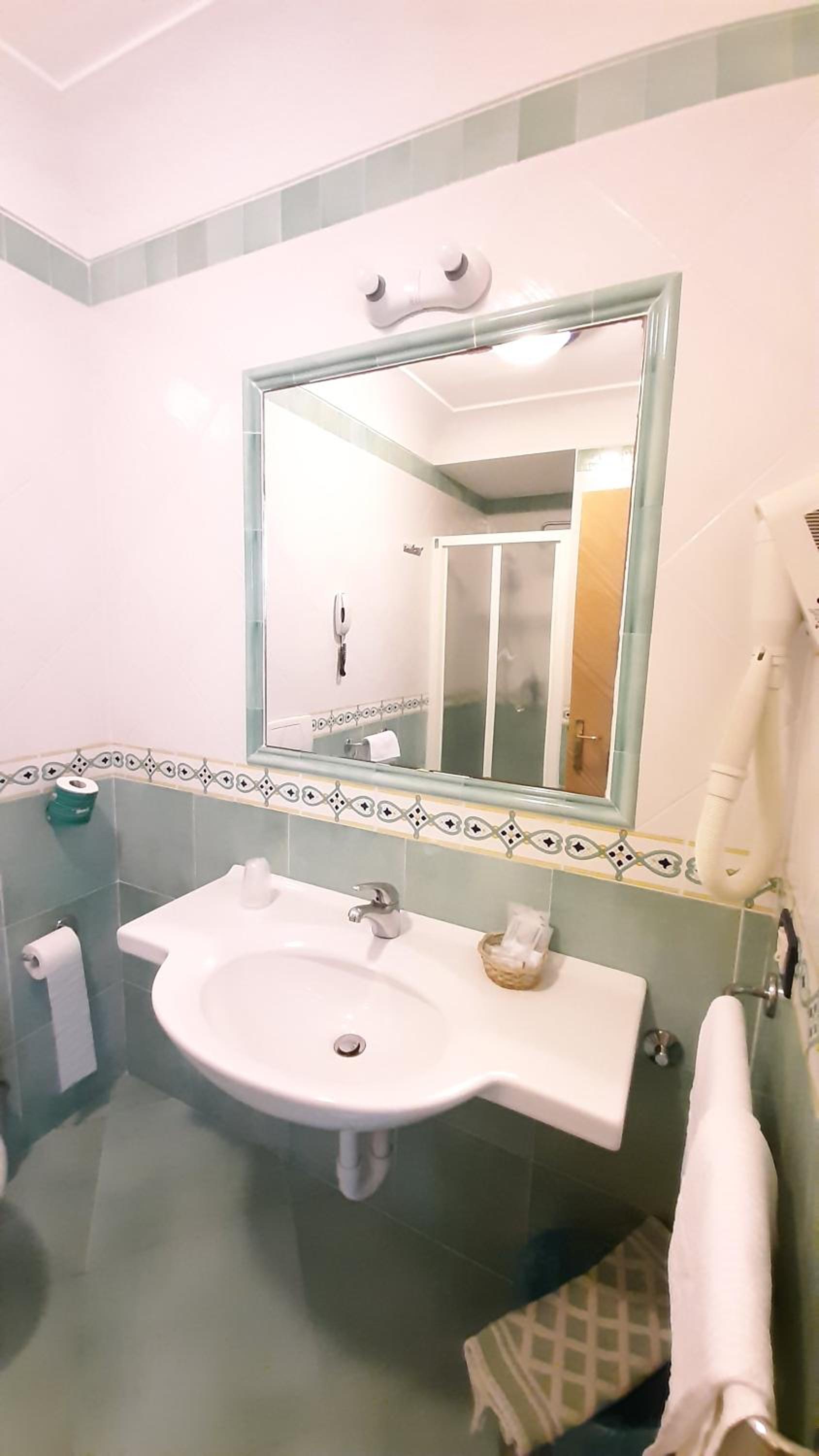 Triple Room (2 Adults + 1 Child) photo 3