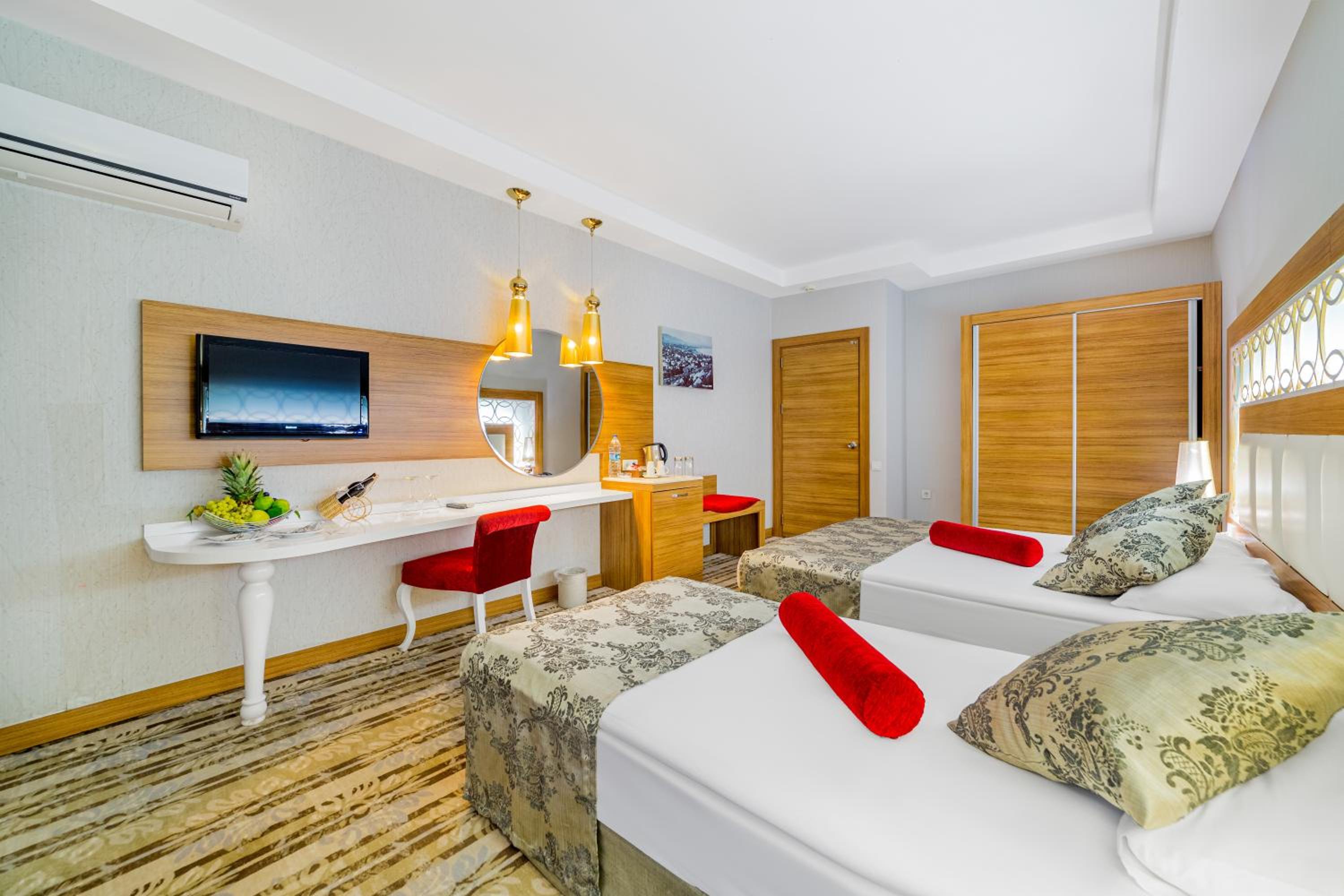 Family Room (4 Adults)