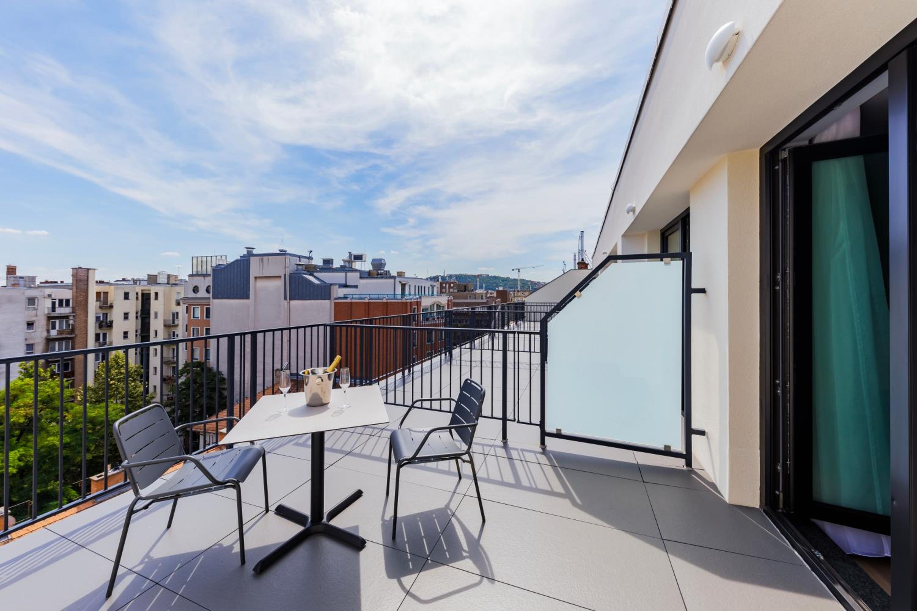 Deluxe King Room with View