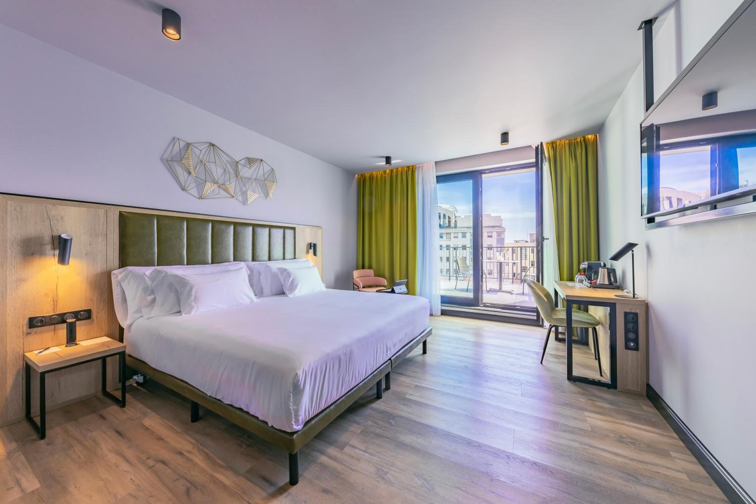 Deluxe King Room with View