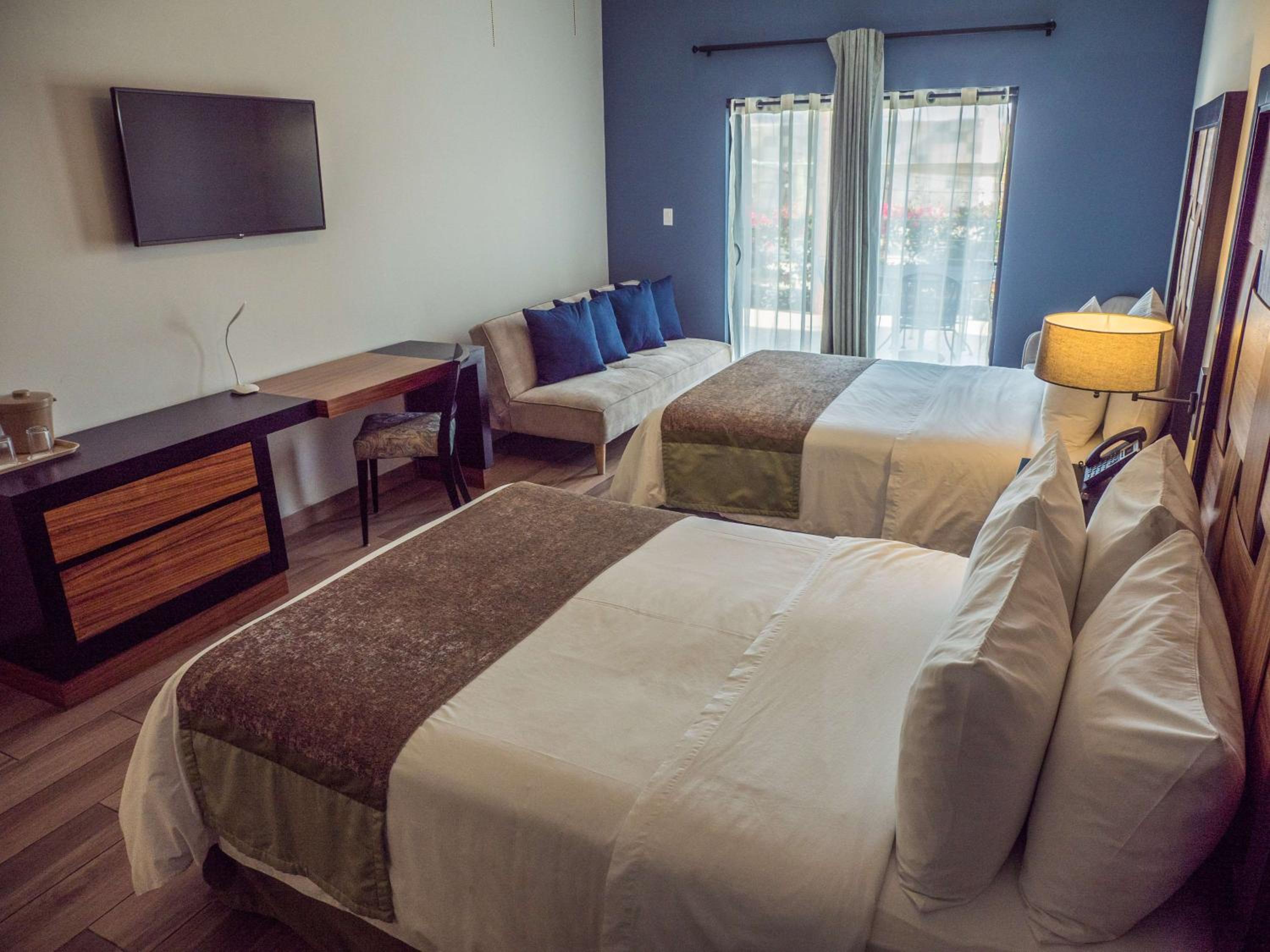 Double Suite with Two Double Beds with Sofa Bed - Photo 8