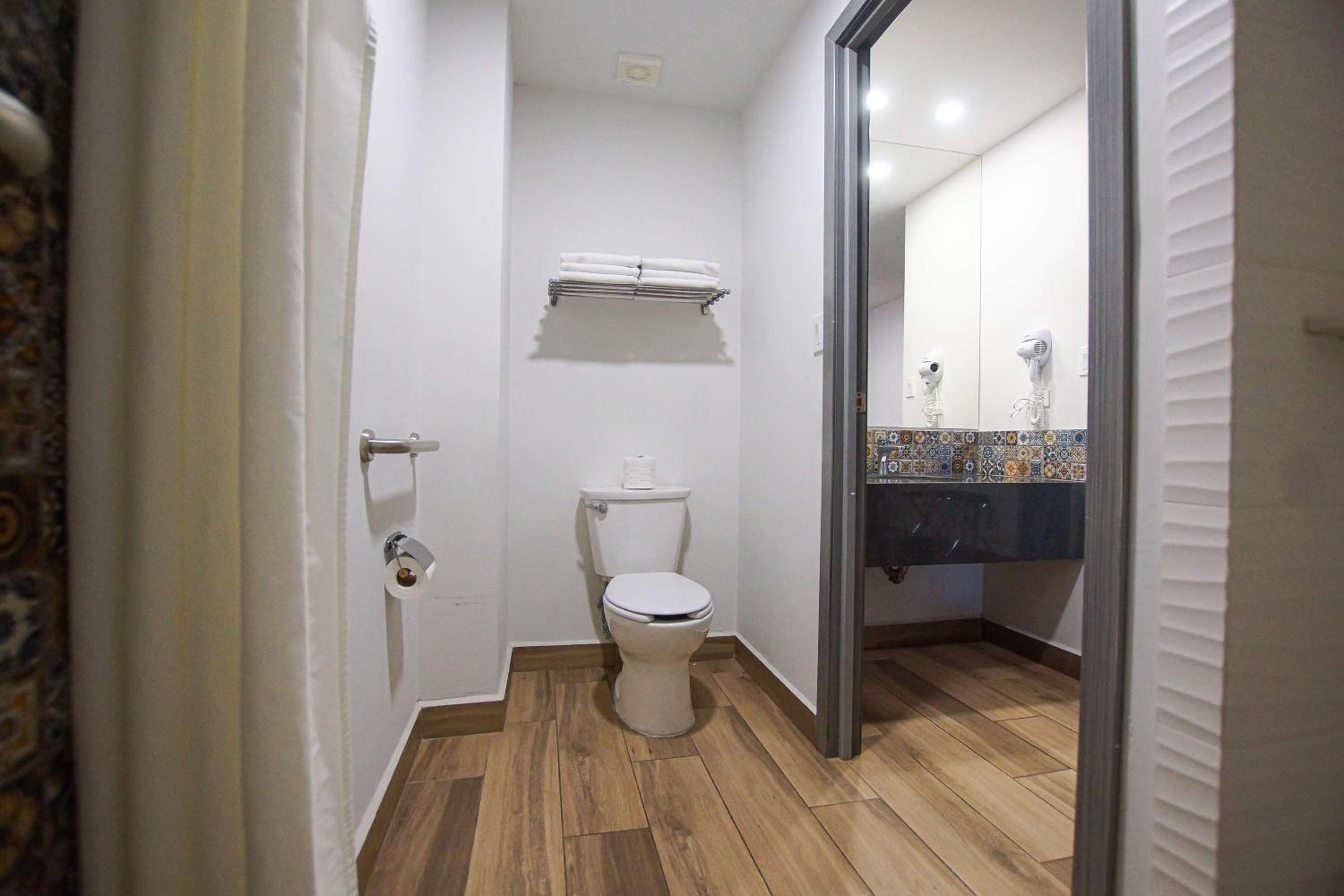 King Suite - Photo 9