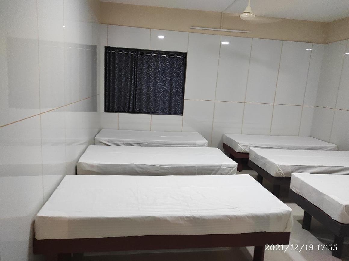 10-Bed Mixed Dormitory Room