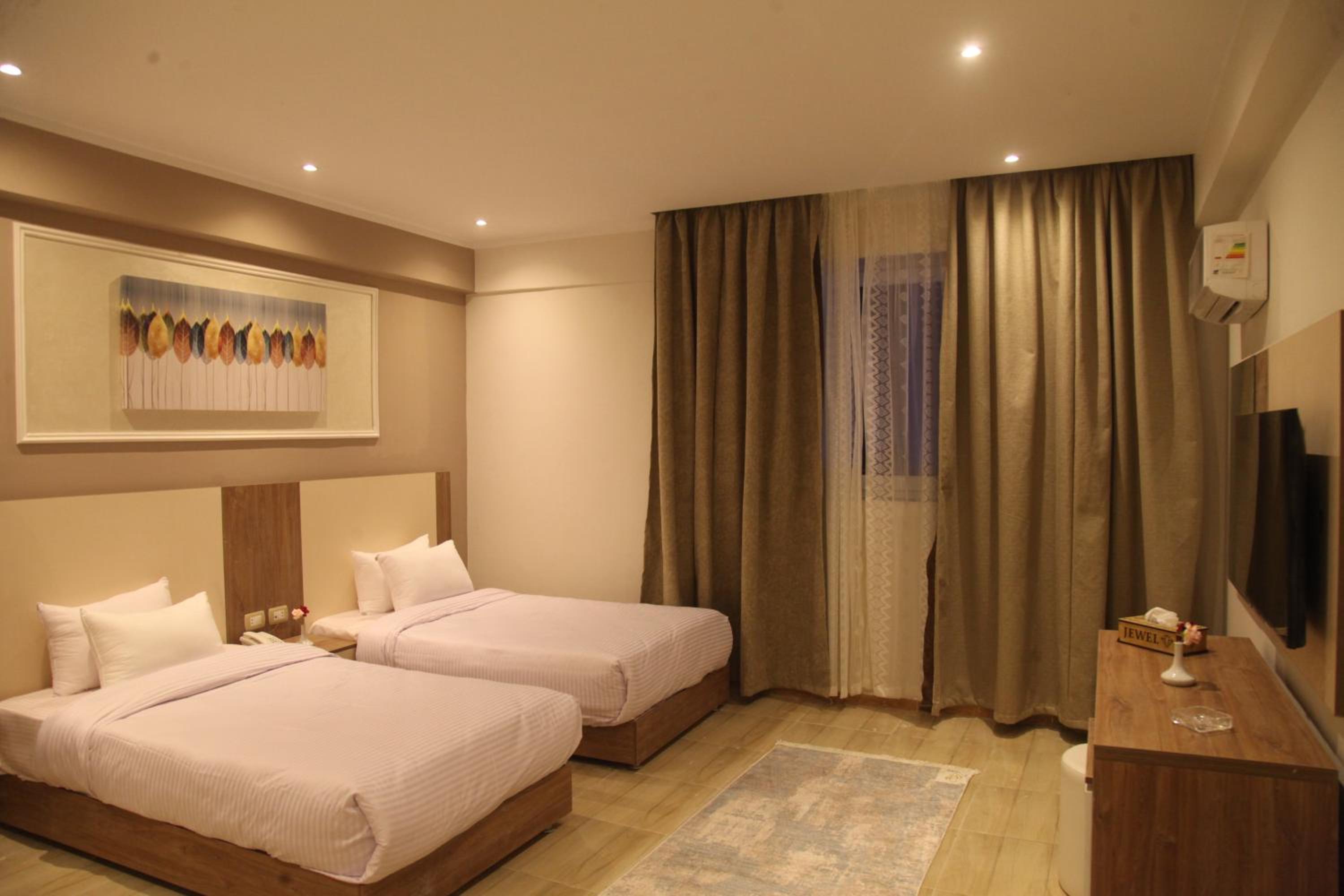 Double Room with Pool View - Photo 4