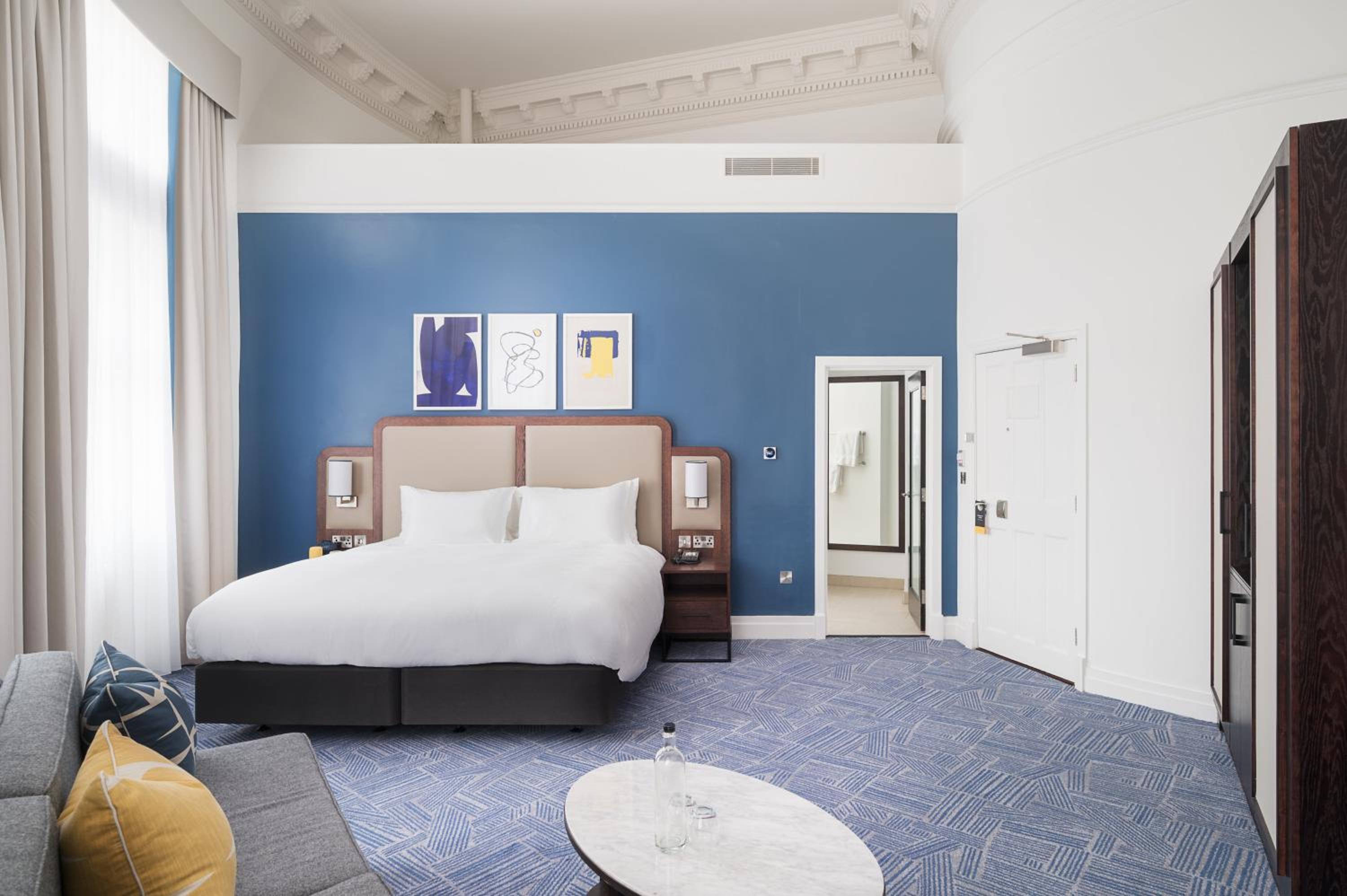 Premium King Room - Photo 6