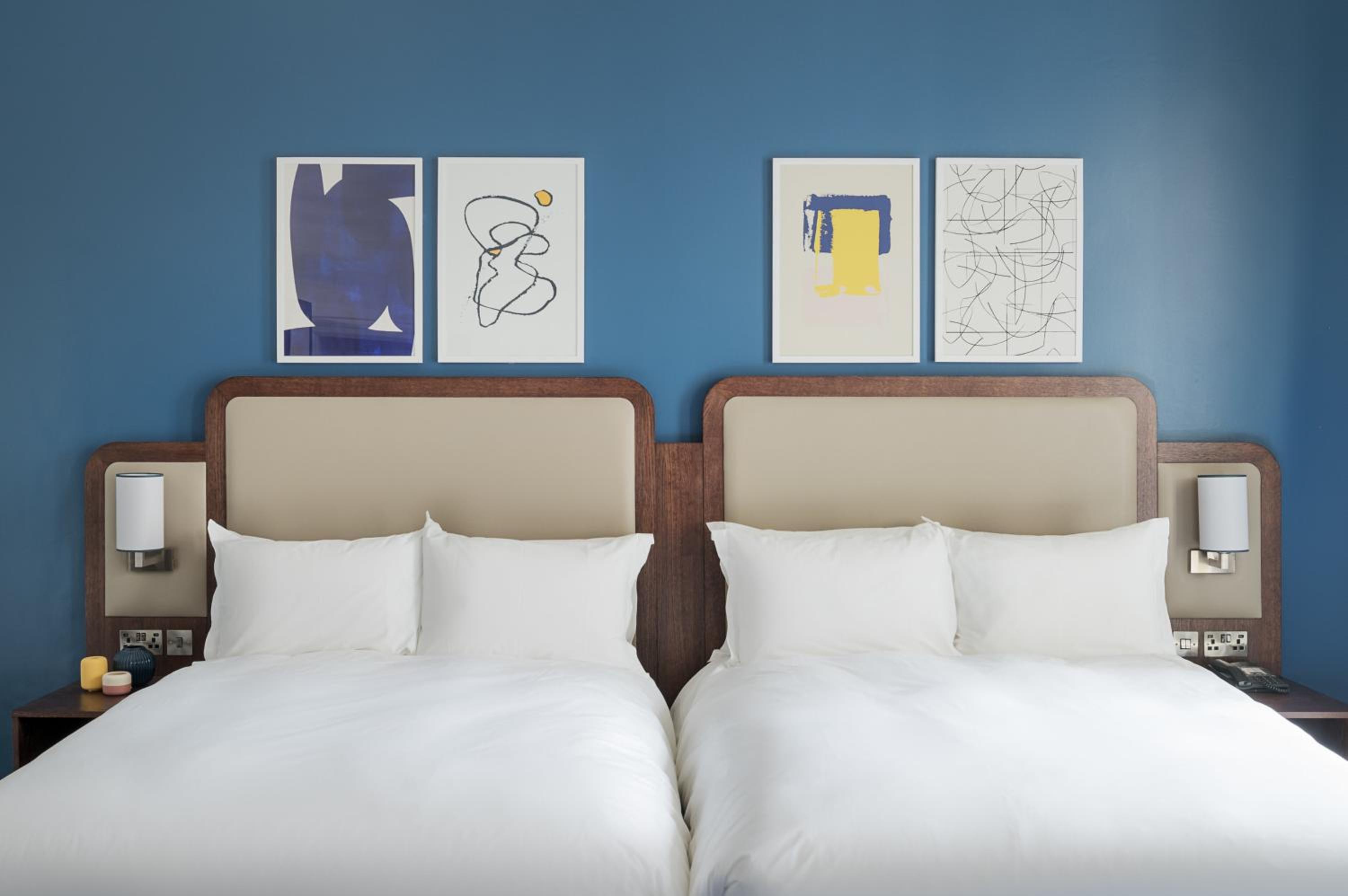 Grand Double Room with Two Double Beds - Photo 4