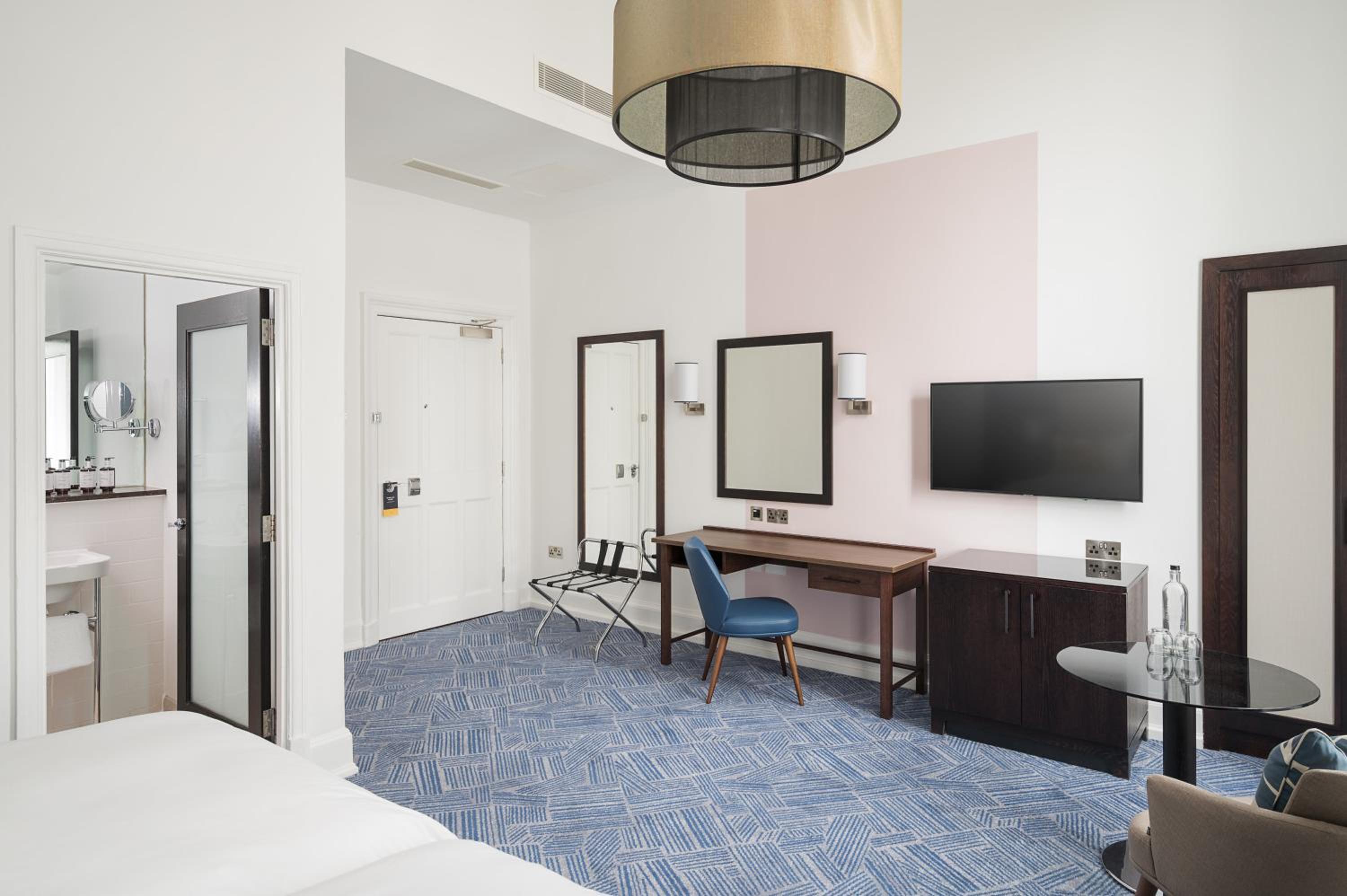 Premium Twin Room - Photo 2