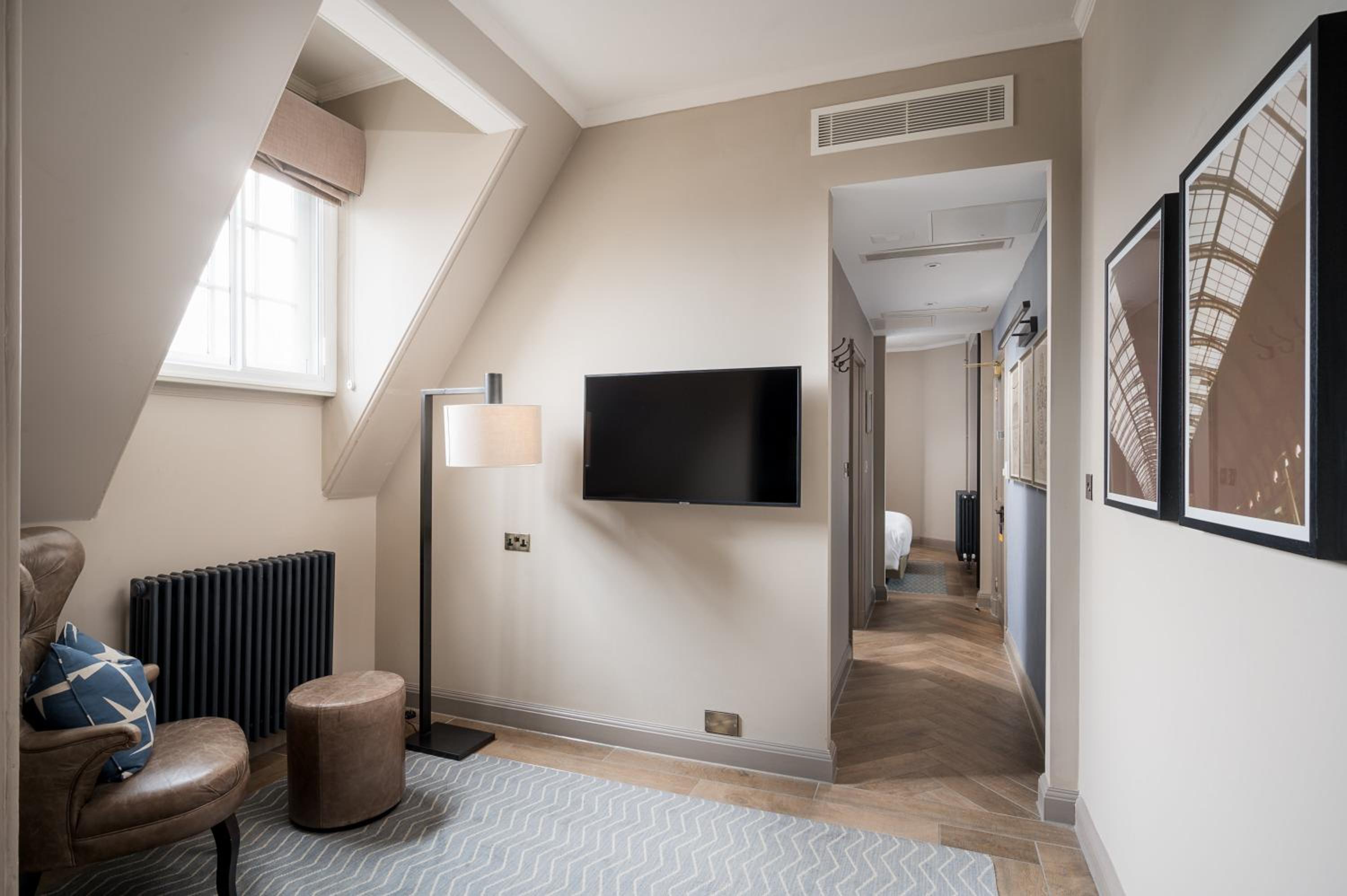 One-Bedroom Suite with Double Bed - Photo 3
