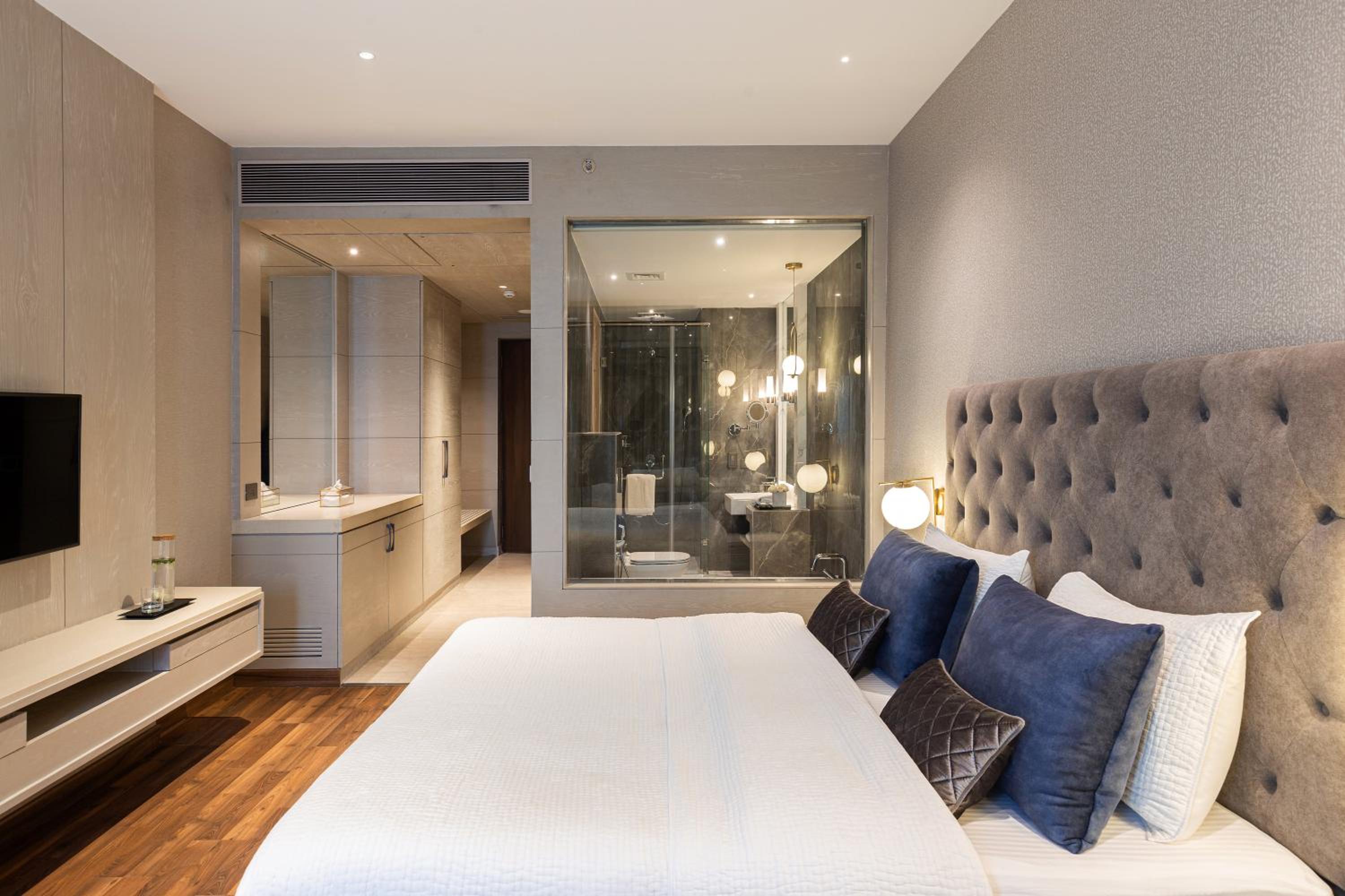 1 King Bed with Bathtub, Non-Smoking - Photo 1