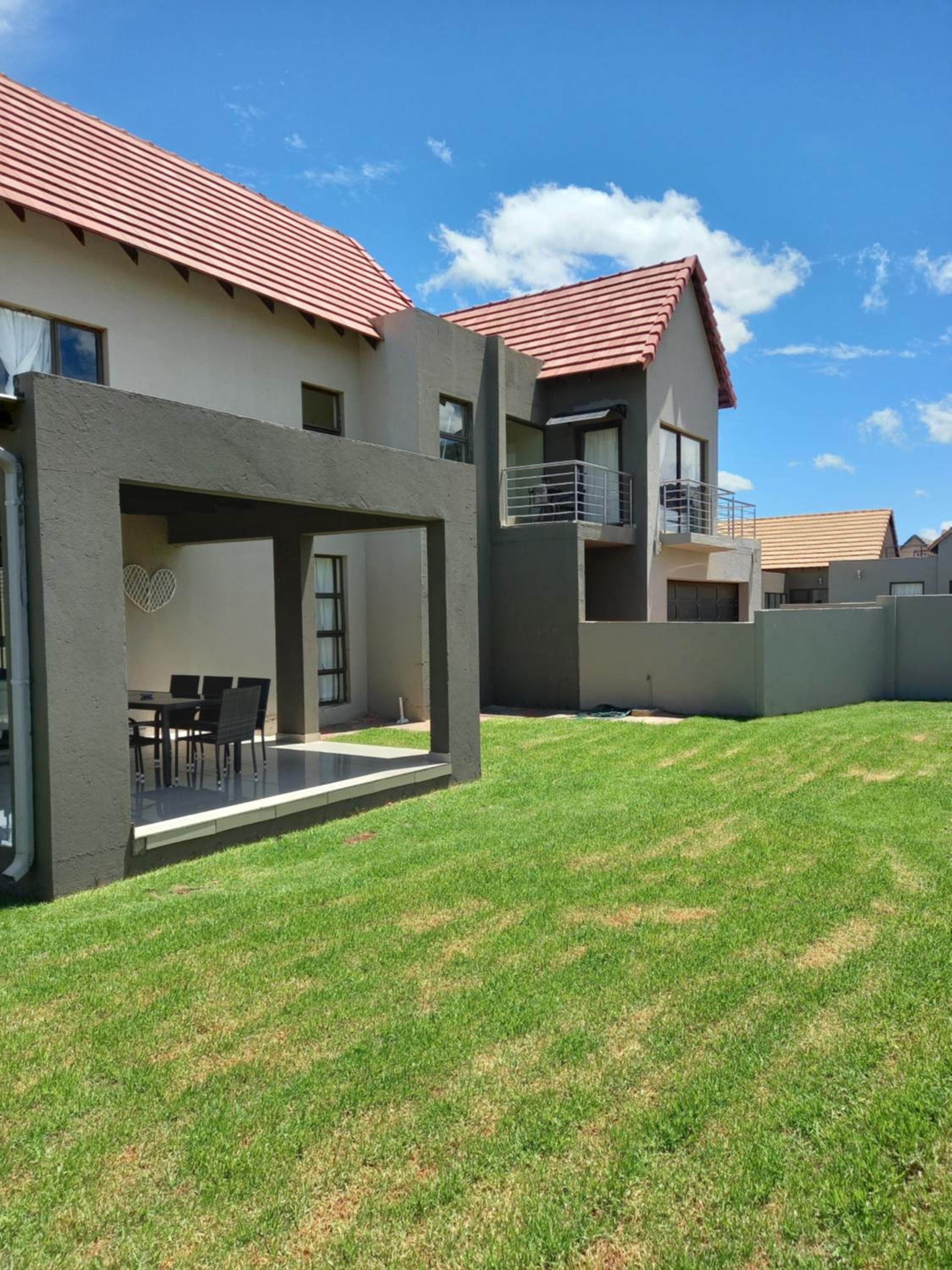 Three-Bedroom House - Photo 30