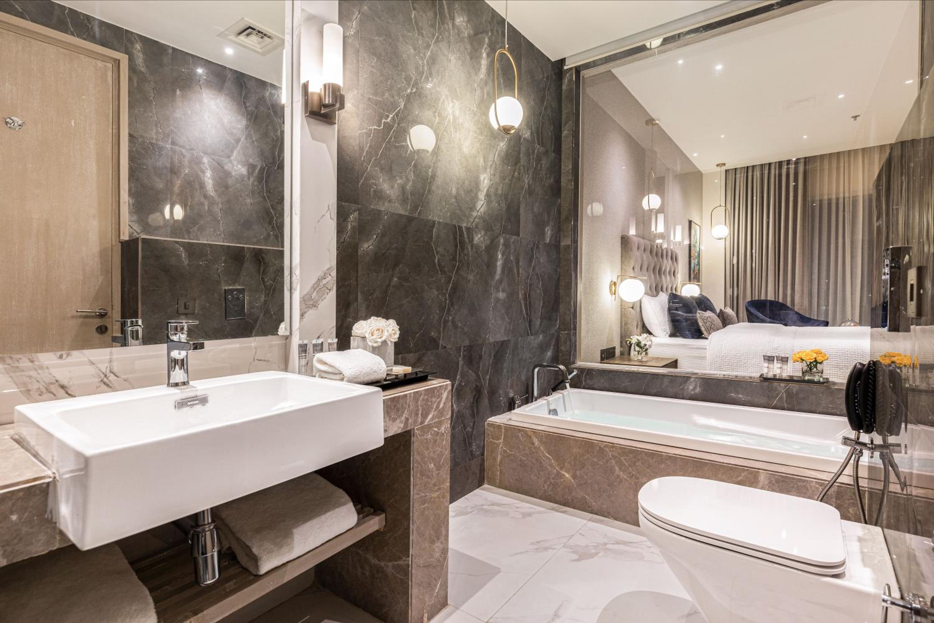 1 King Bed with Bathtub, Non-Smoking - Photo 4