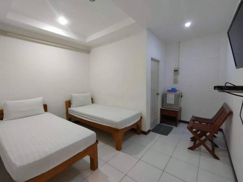 Twin Room with Private Bathroom photo 1