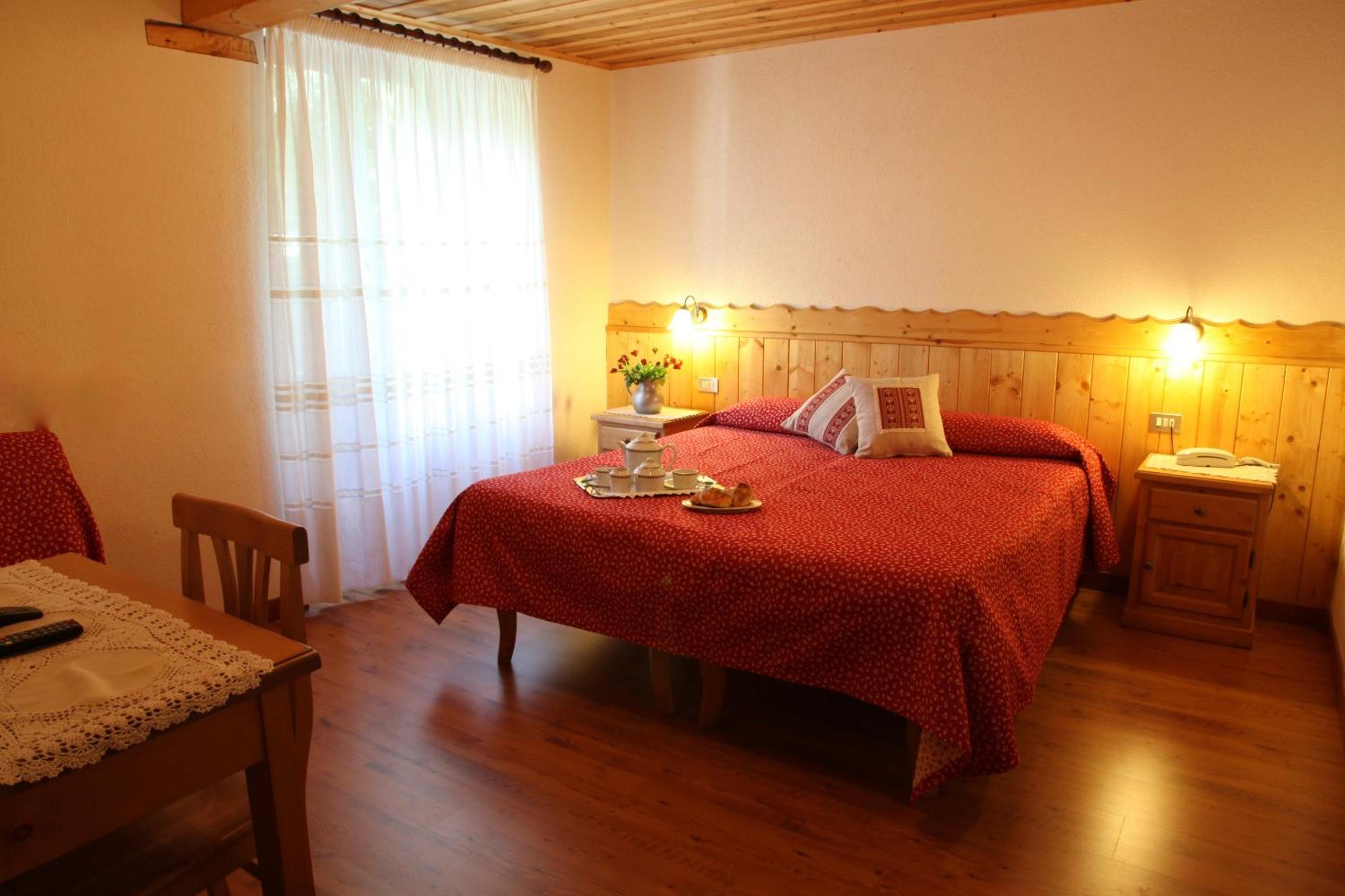 Large Double or Twin Room photo 1