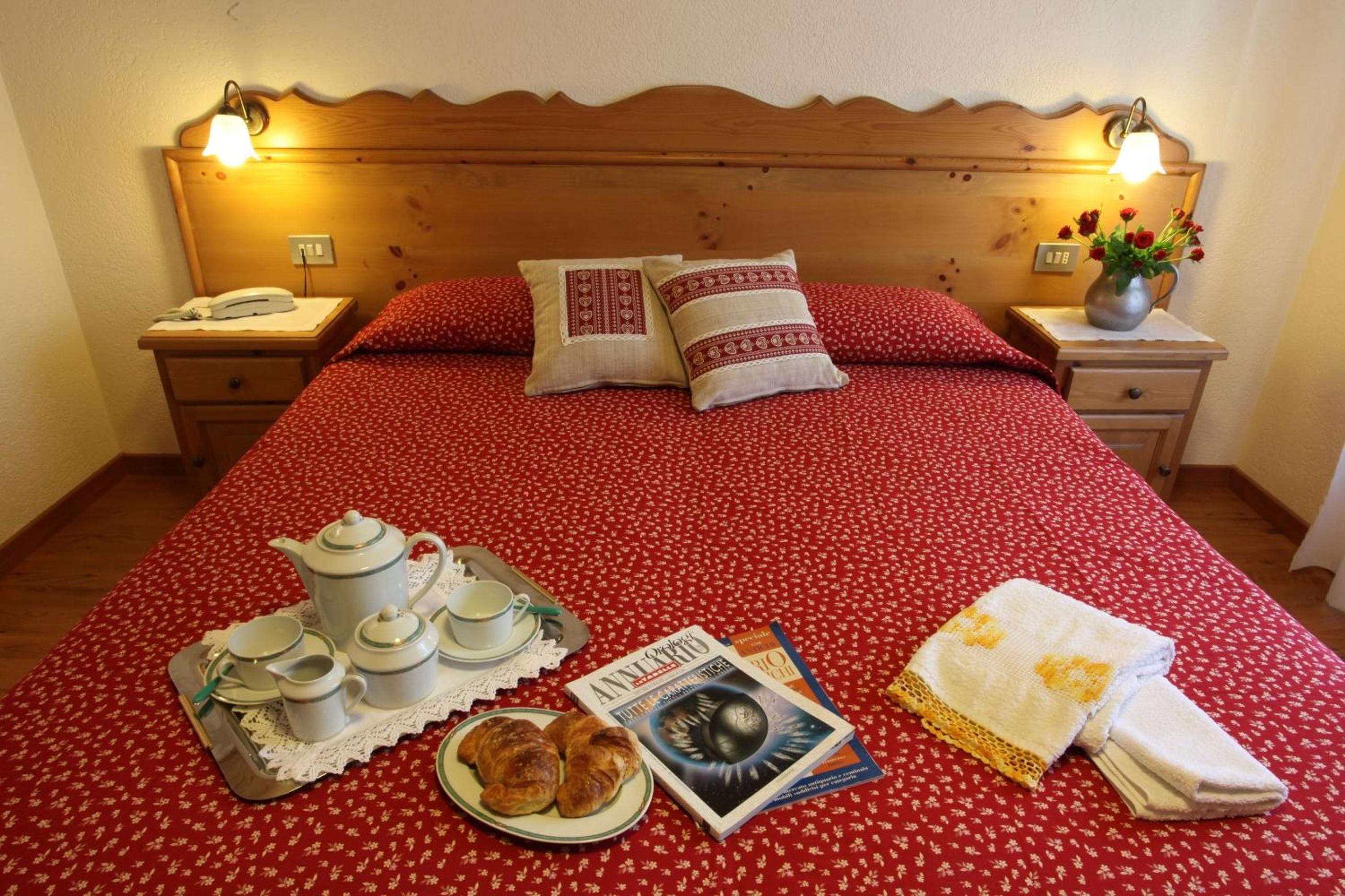 Large Double or Twin Room photo 2