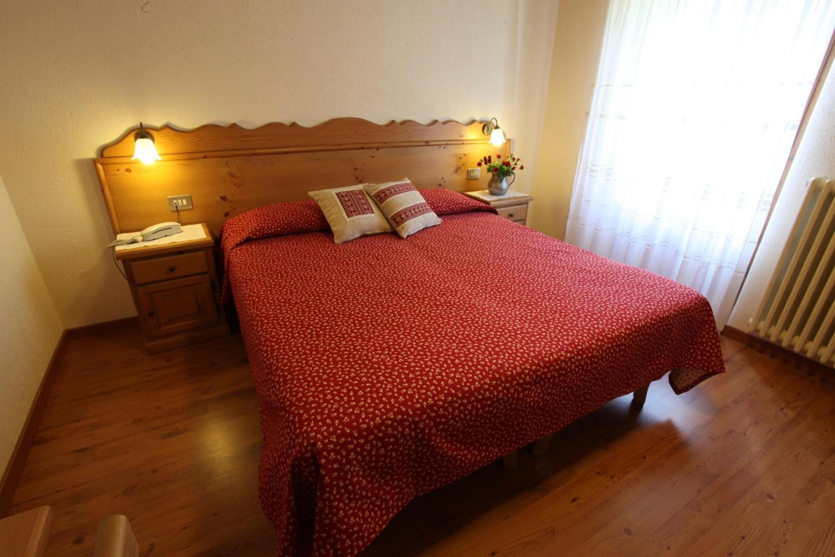 Large Double or Twin Room photo 3