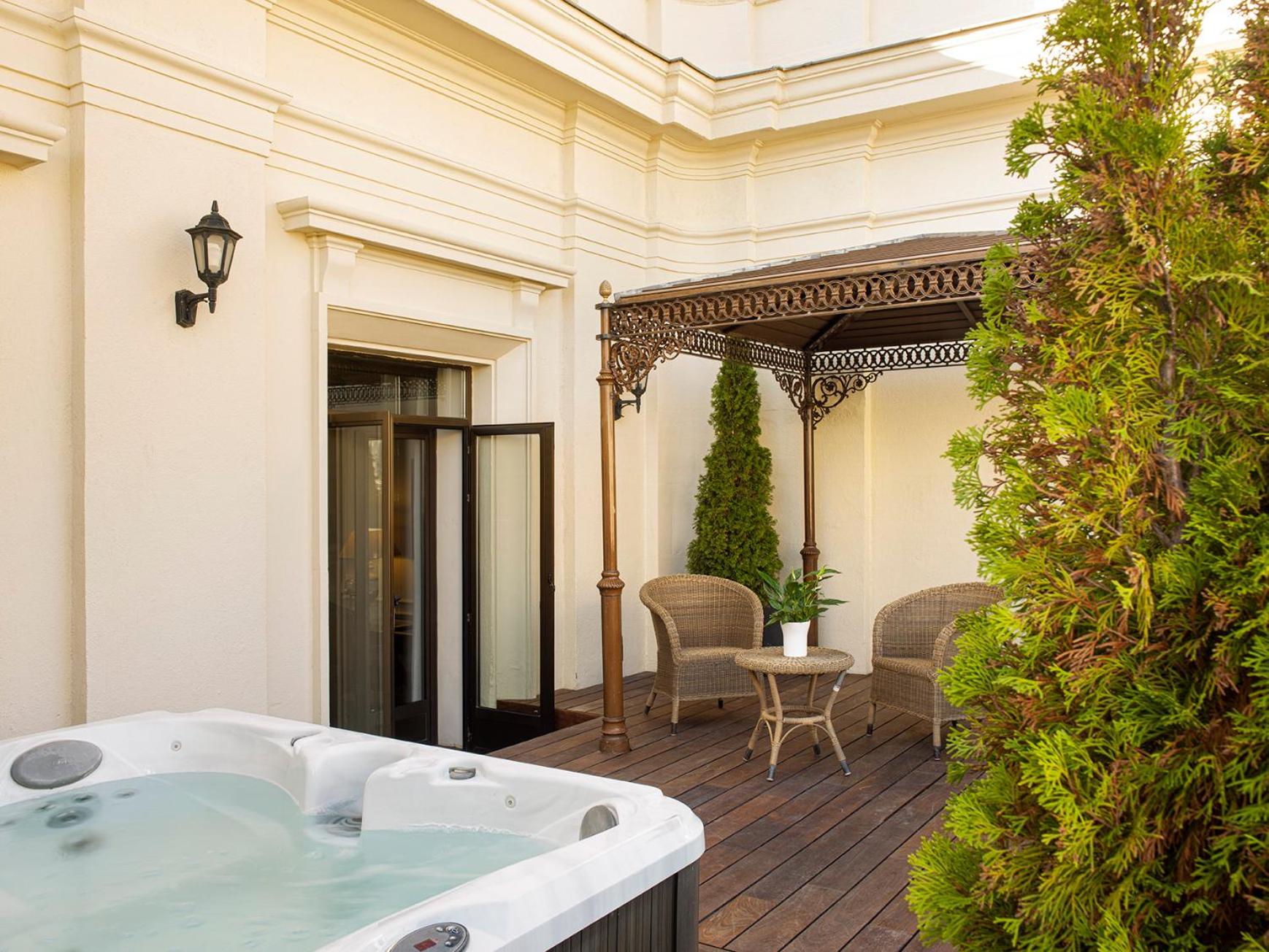 Grand Supreme Room with Jacuzzi Red Level - Photo 7