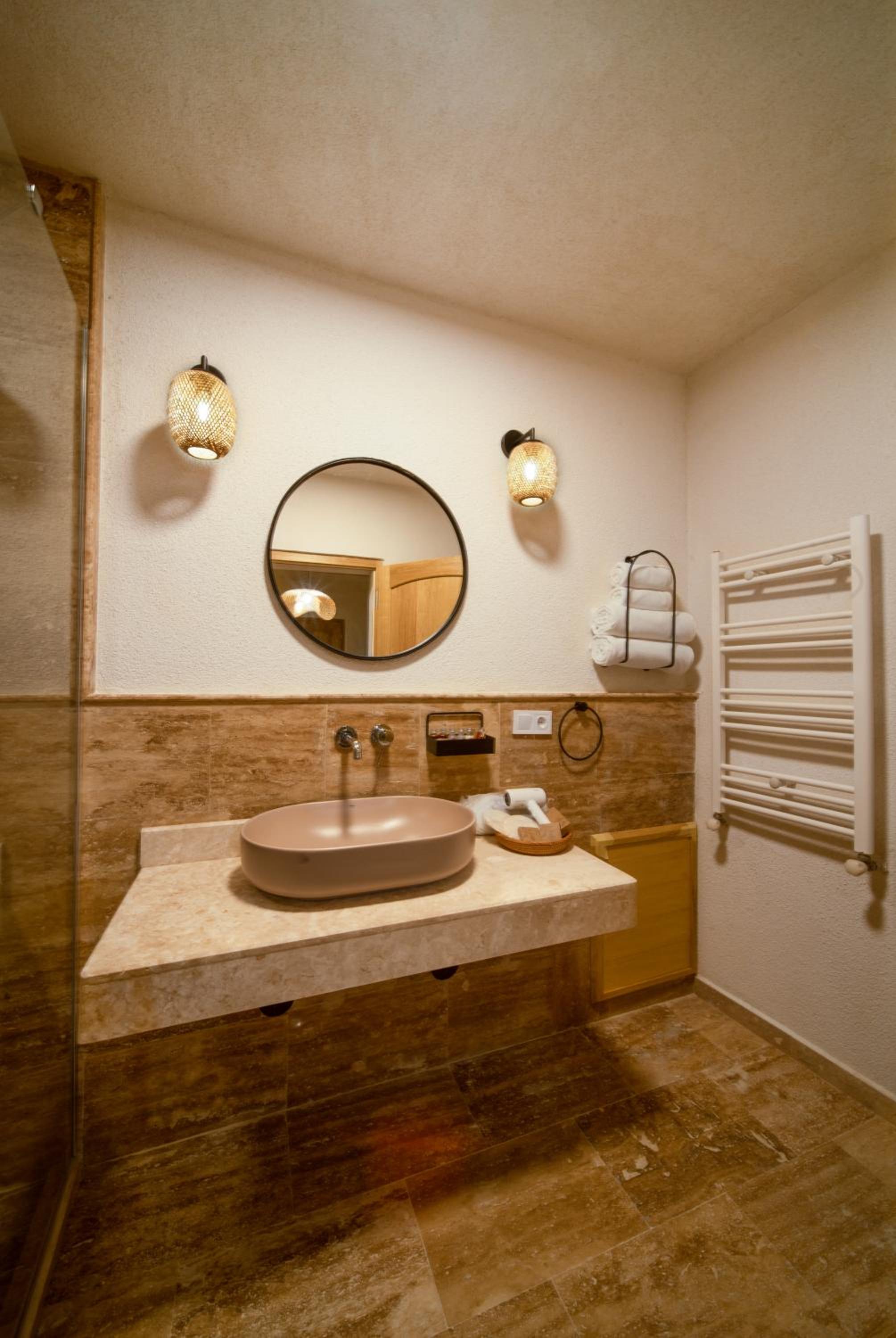Junior Suite with Balcony - Photo 8