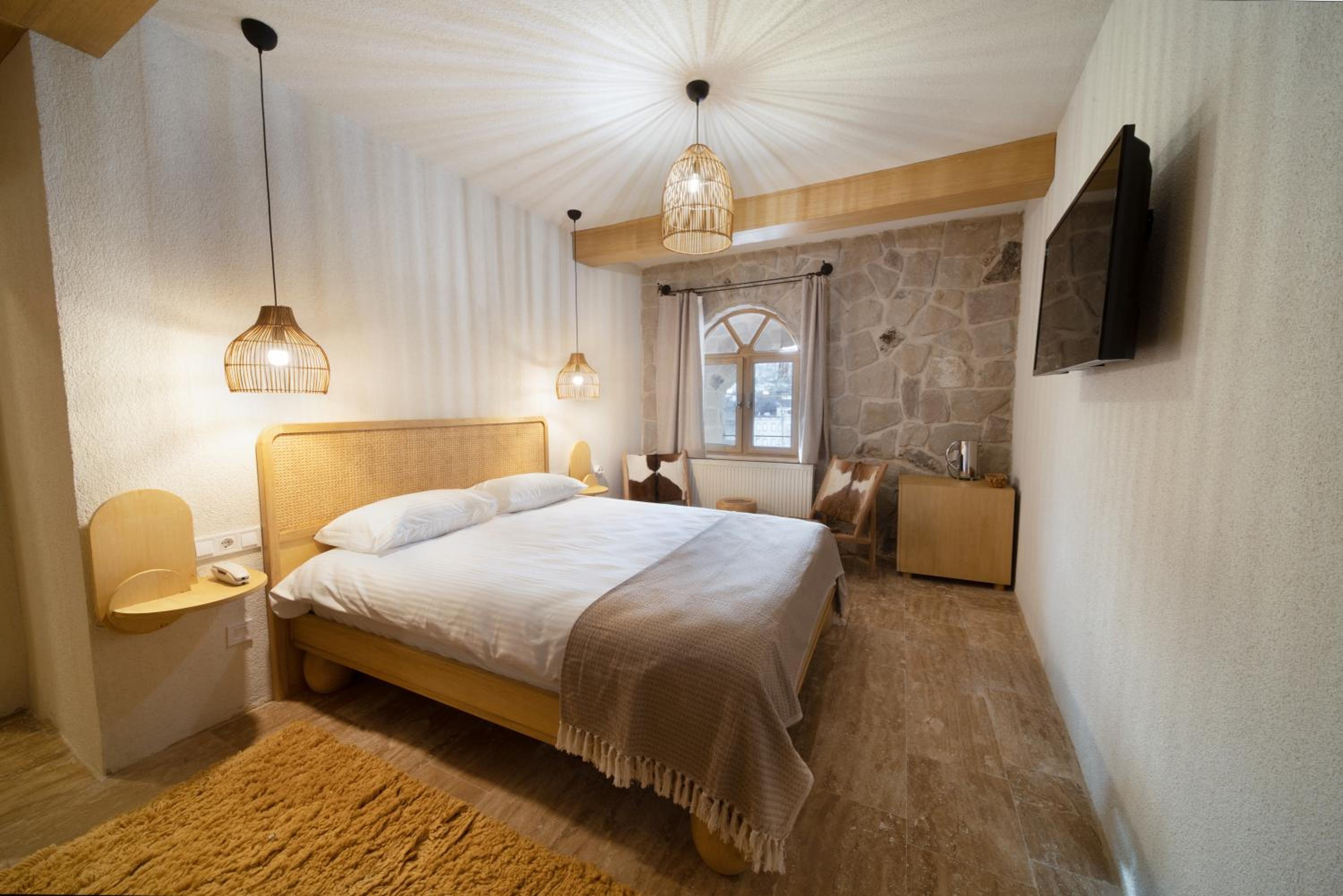 Deluxe Double Room - Photo 13
