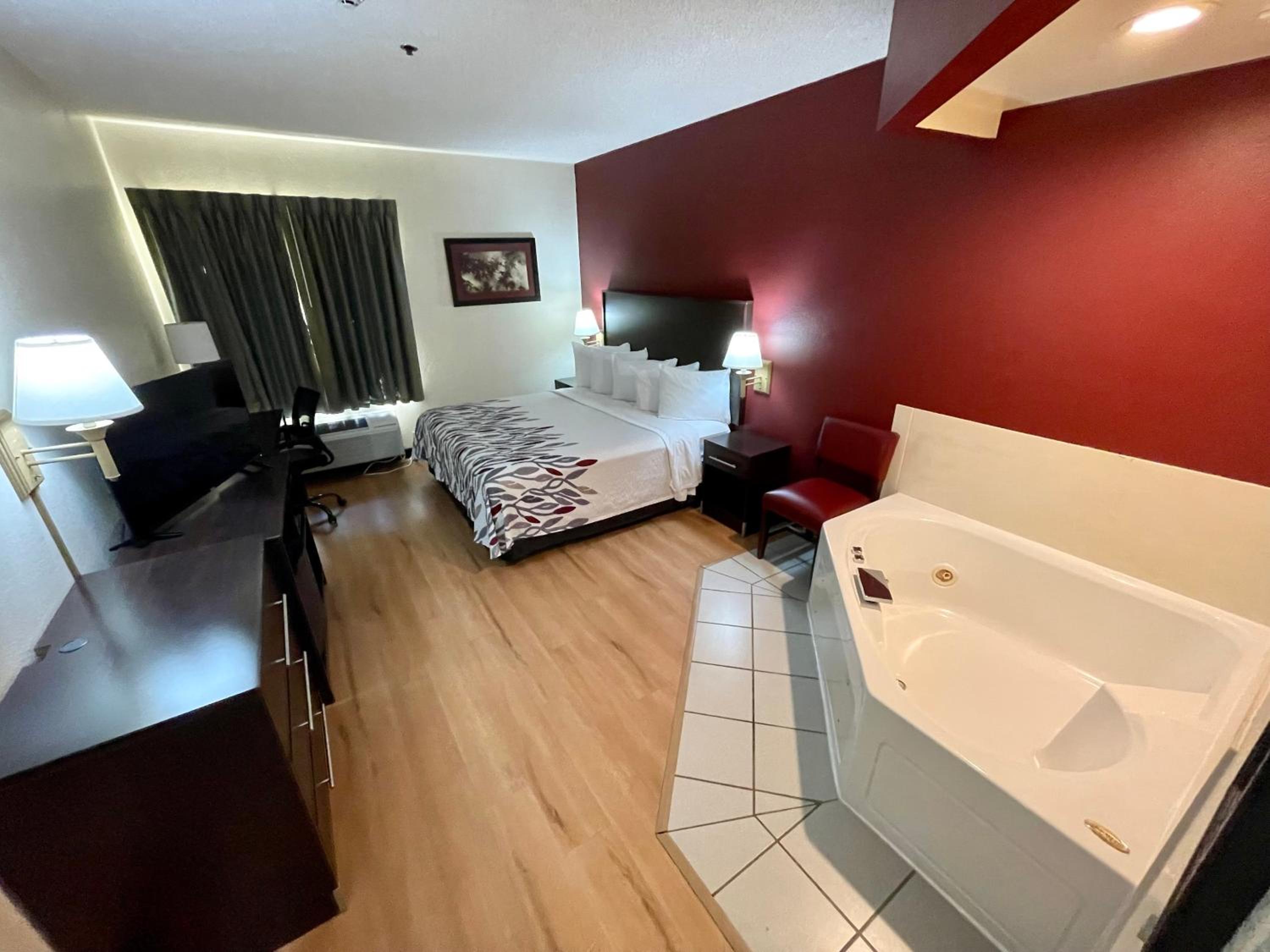 Superior King Room with Spa Bath - Non-Smoking - Photo 2