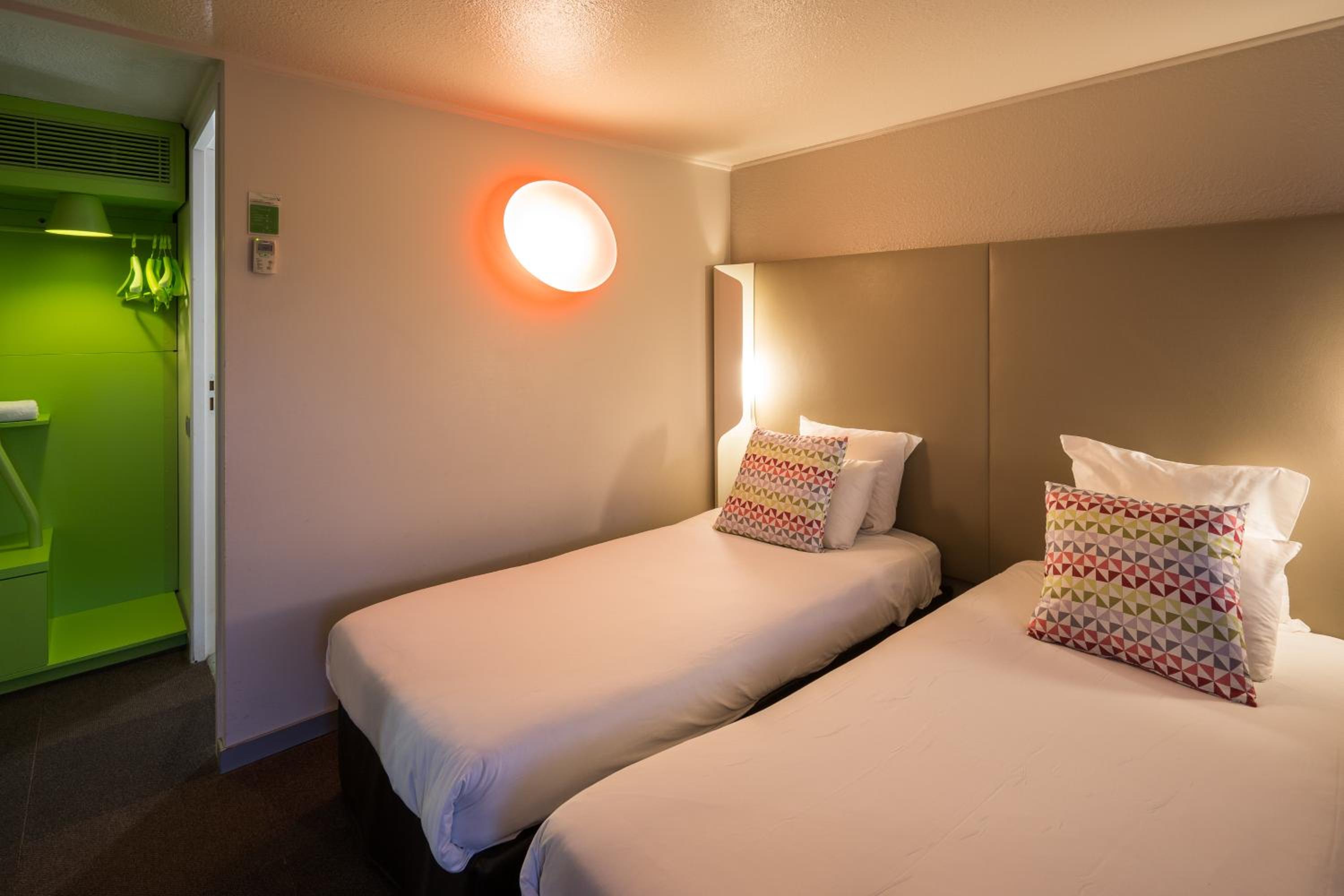 Standard Twin Room - Photo 1